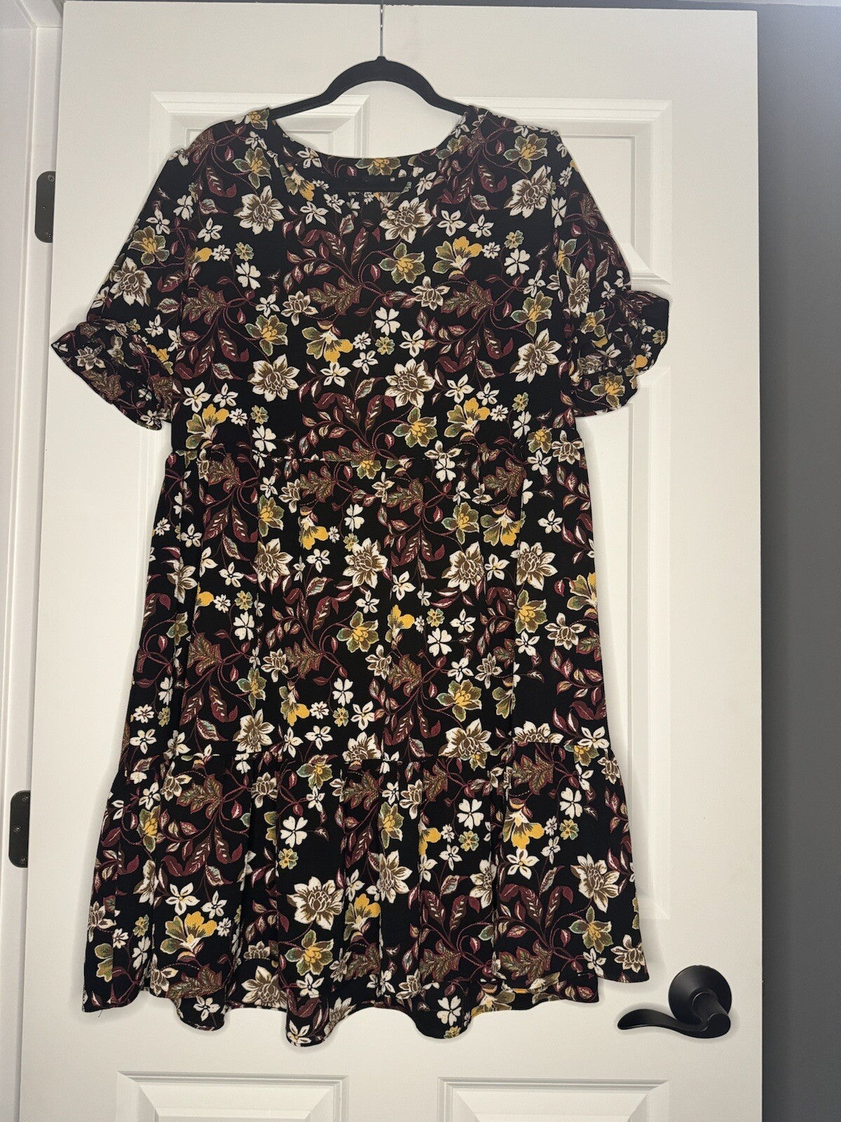 AGB Short Sleeve Dress Large Black W Multi Floral Print Nwt 