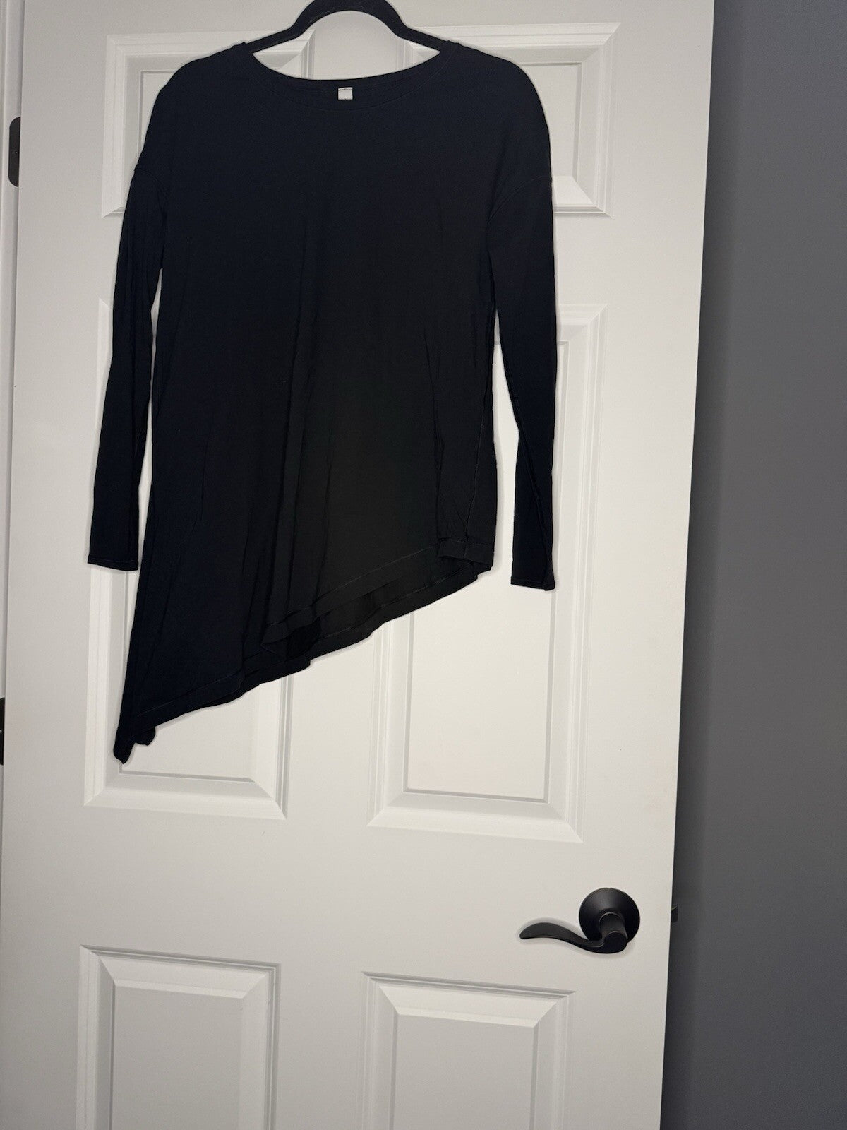 Lululemon Long Sleeve Top Size 4 Slant At Bottom Black 