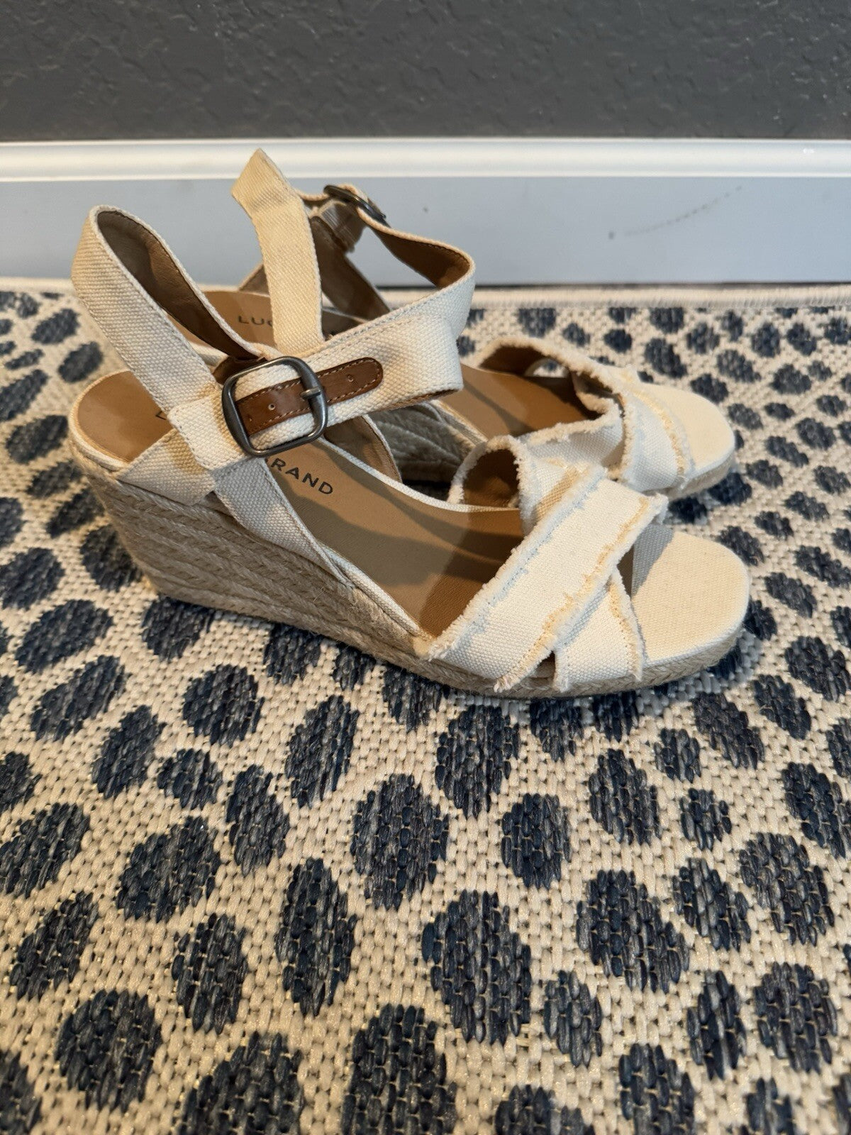 Lucky Brand Strappy Wedge Sandals Cream 7.5 New 