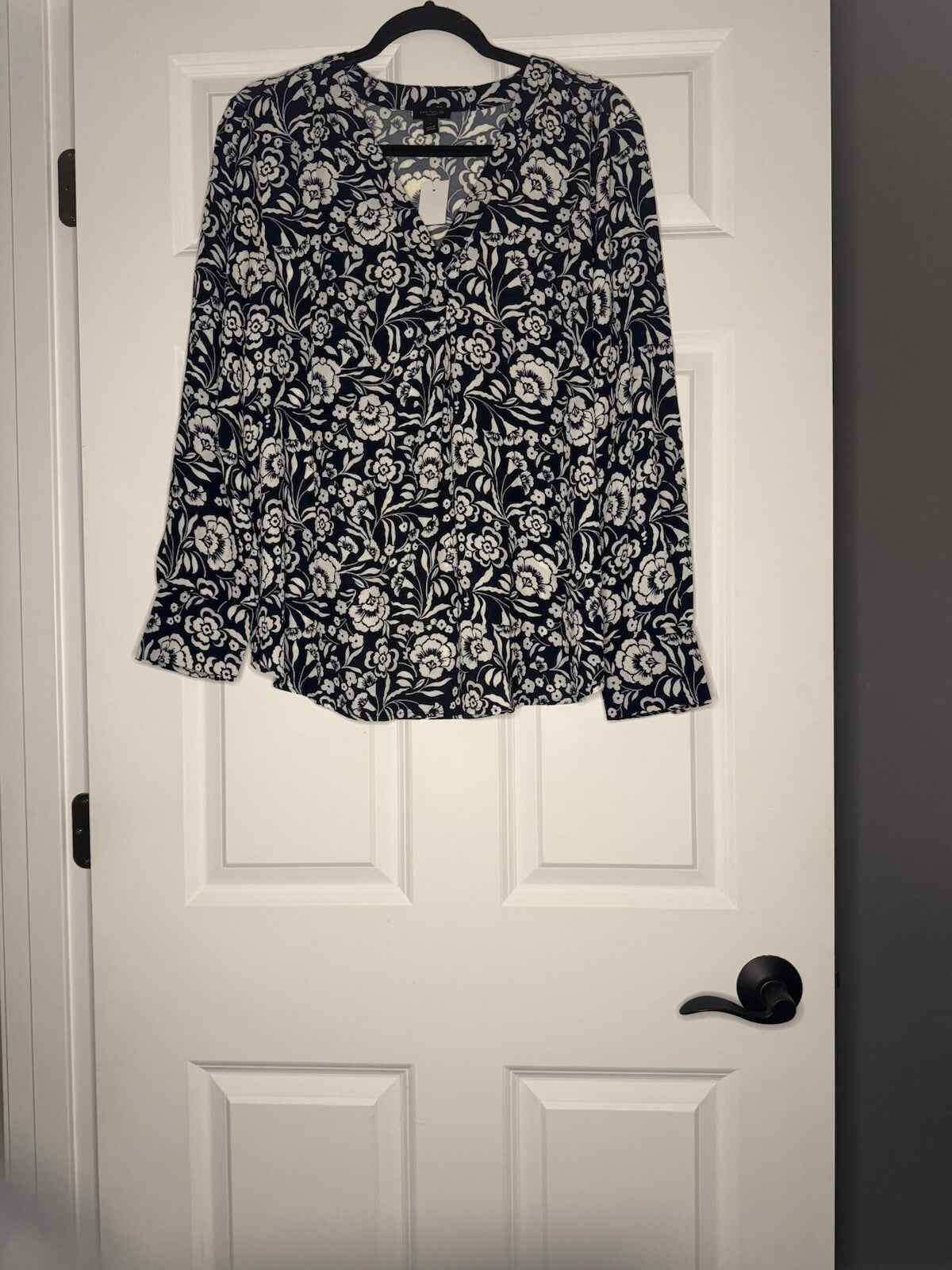 Ann Taylor V Neck Long Sleeve Blouse Large Blue White Floral Nwt 59.99