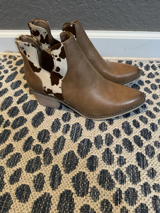 Natural Reflections West Cow Print Booties Size 8 Brand New 