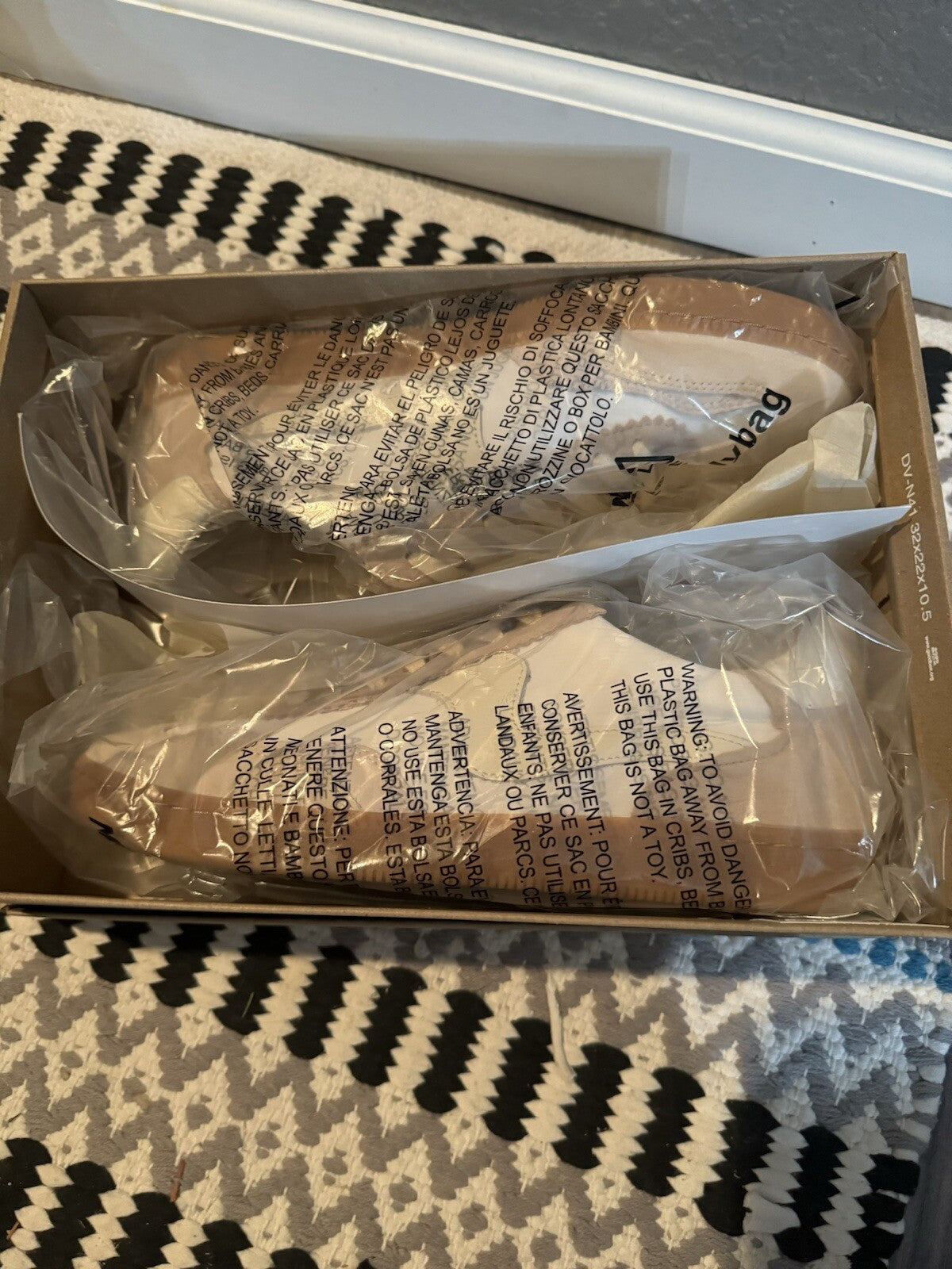 Dolce Vita Ivory Multi Nylon Sneakers Size 10 New In Box 139