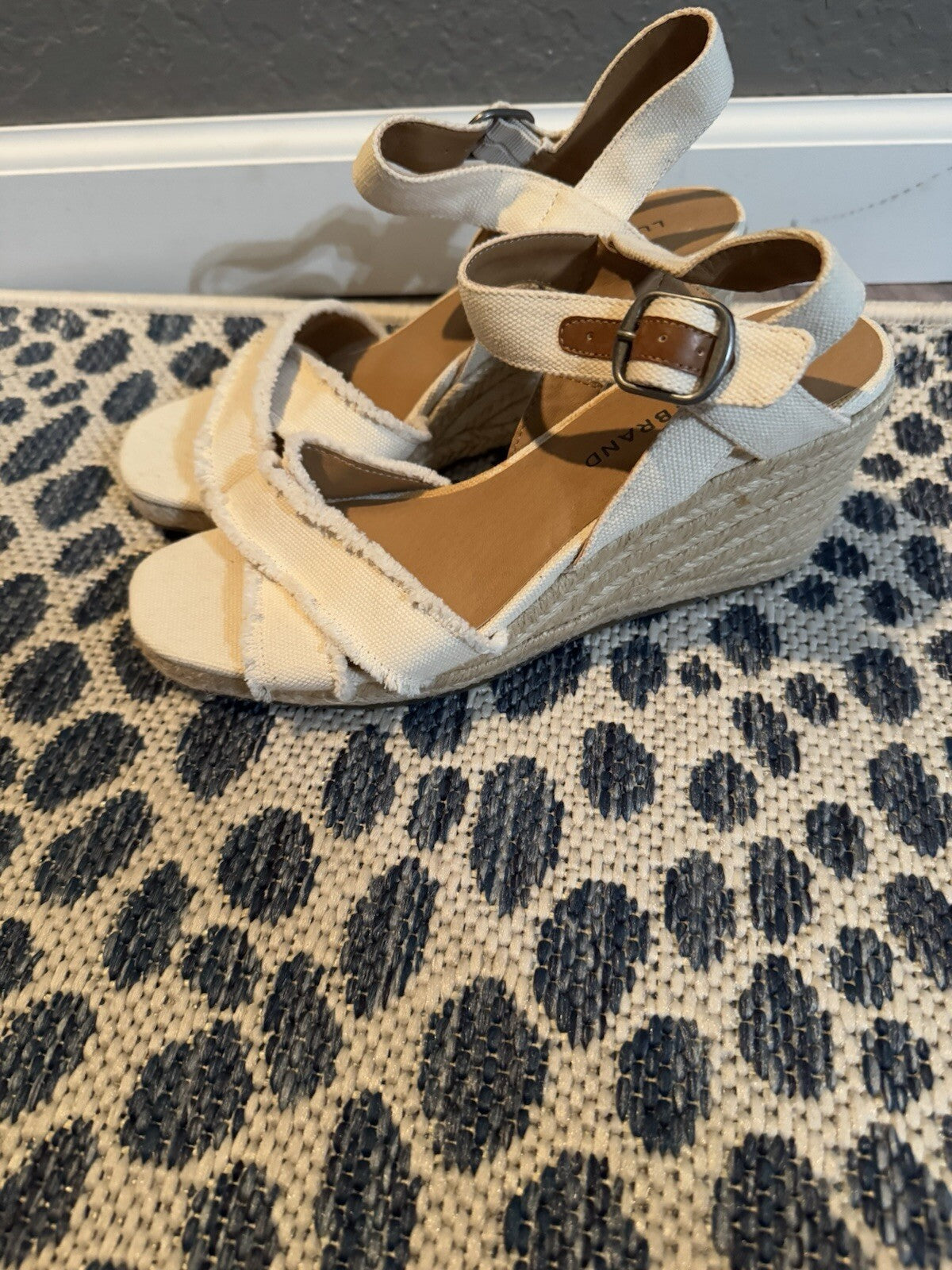 Lucky Brand Strappy Wedge Sandals Cream 7.5 New 