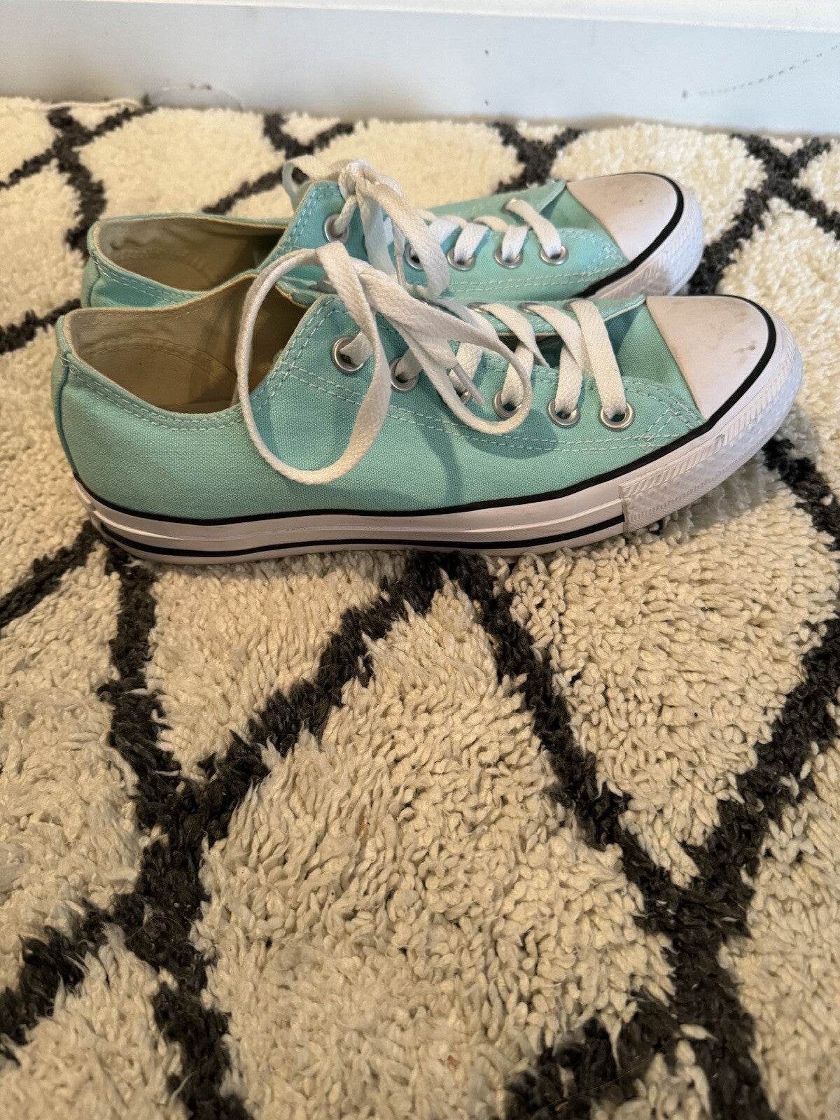 Converse Sneakers Size 7 Blue 