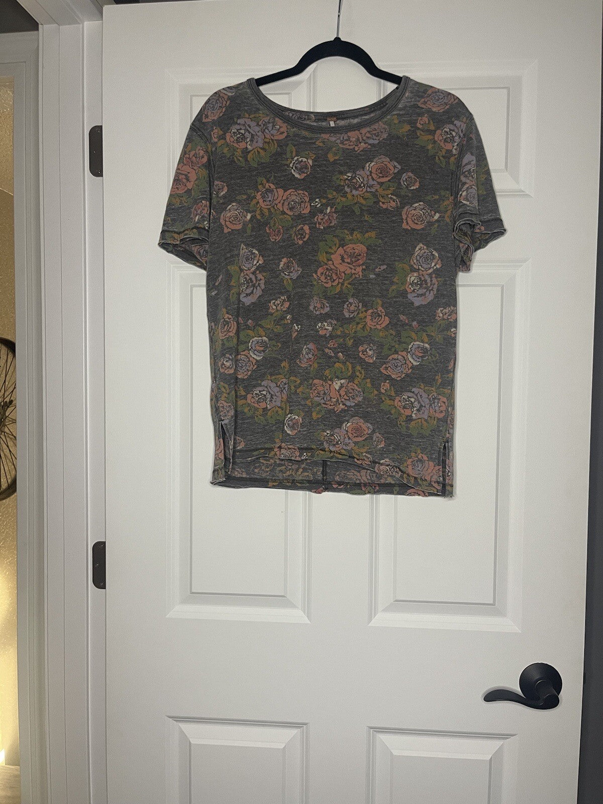 Free people short sleeve blouse xs gray with multicolor floral