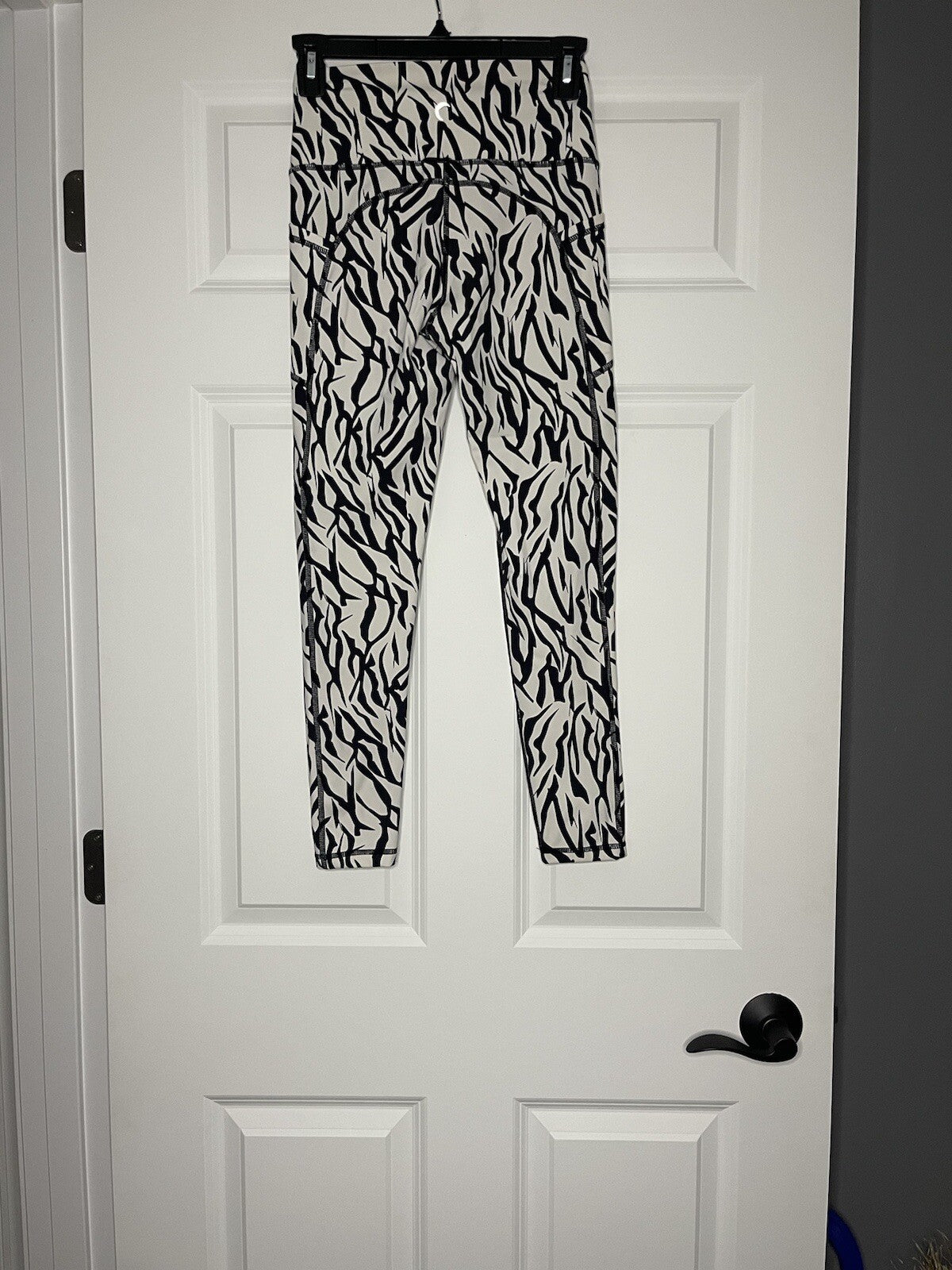 Zyia black and white print leggings 7’8” size 4 
