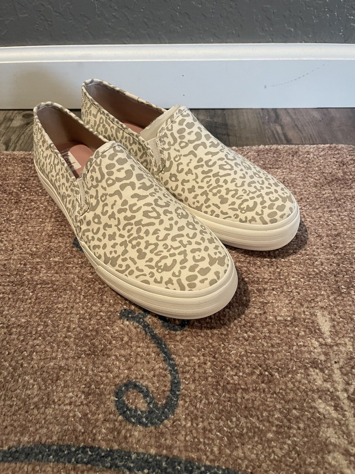 Keds Loafers Size 9 Cream Gray Animal Print New