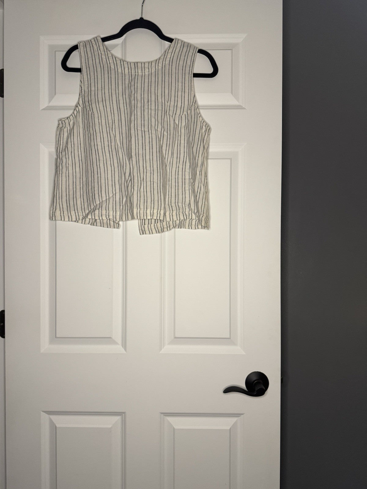 Thread And Supply Sleeveless Button Up Back Blouse Large White Blue Stripe Nwt 