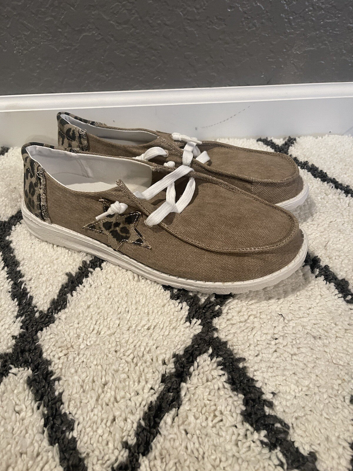 Gypsy jazz starstruck slip on shoes taupe size 10 new in box