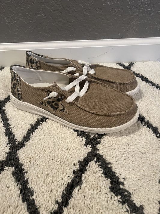 Gypsy jazz starstruck slip on shoes taupe size 10 new in box