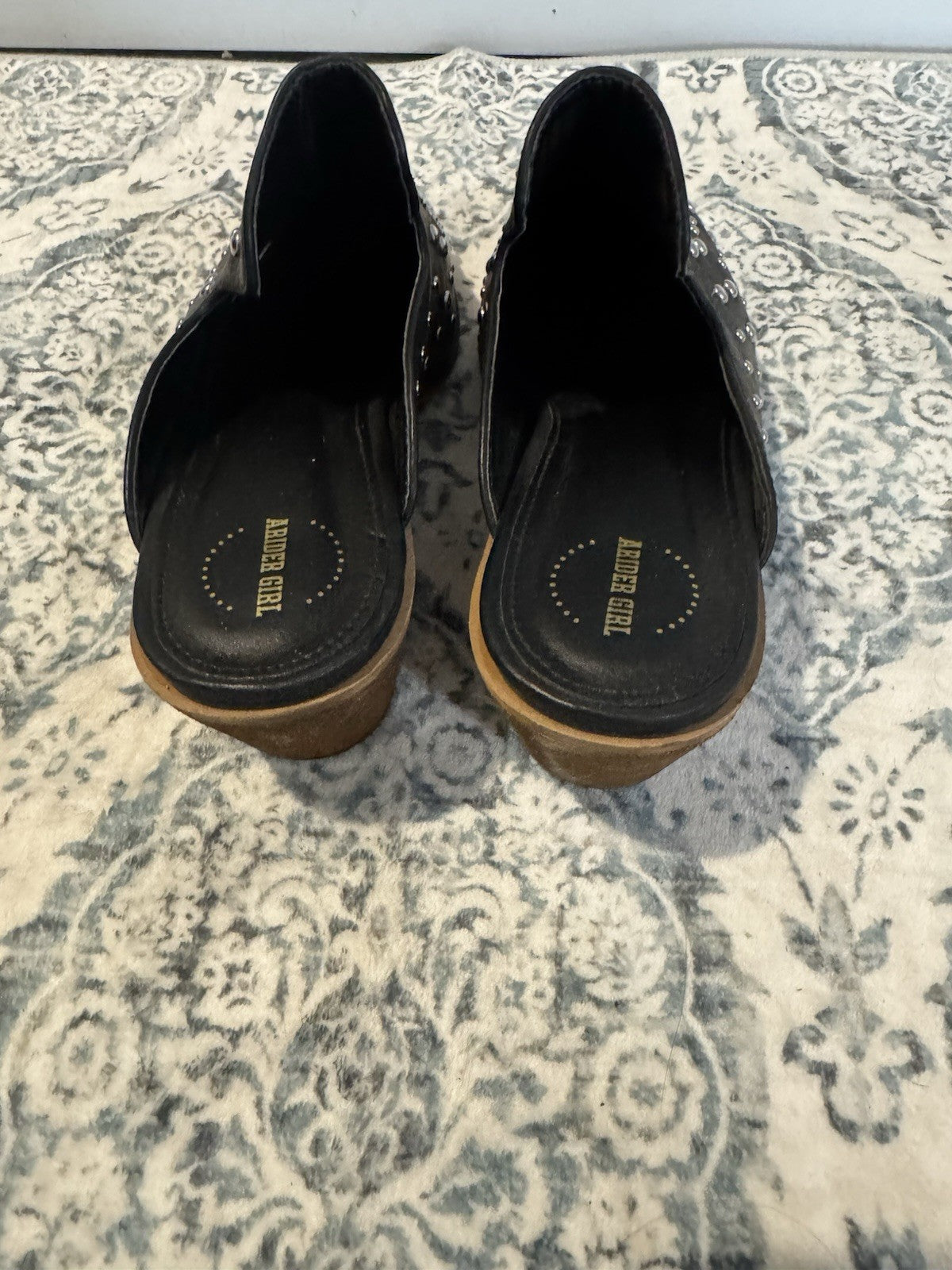 Arider Girl Slip On Shoes Size 8 Black W Silver Heading 