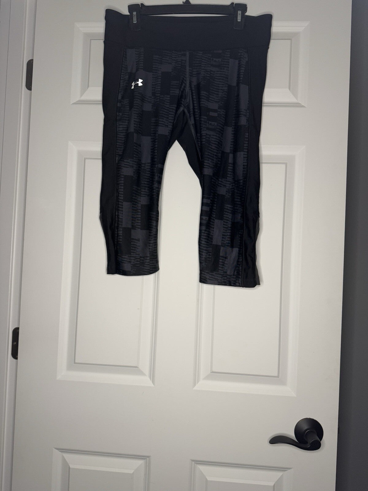 Under Armour Compression Heatgear Cropped Leggings Xl Gray And Black Print 
