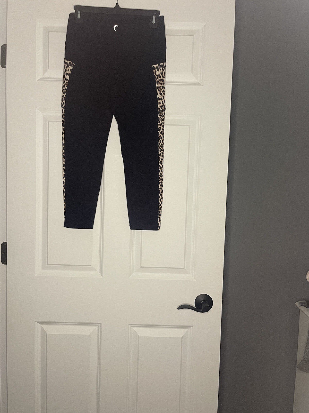 Zyia Active Capri Leggings 8/10 Black W Animal Print Sides 