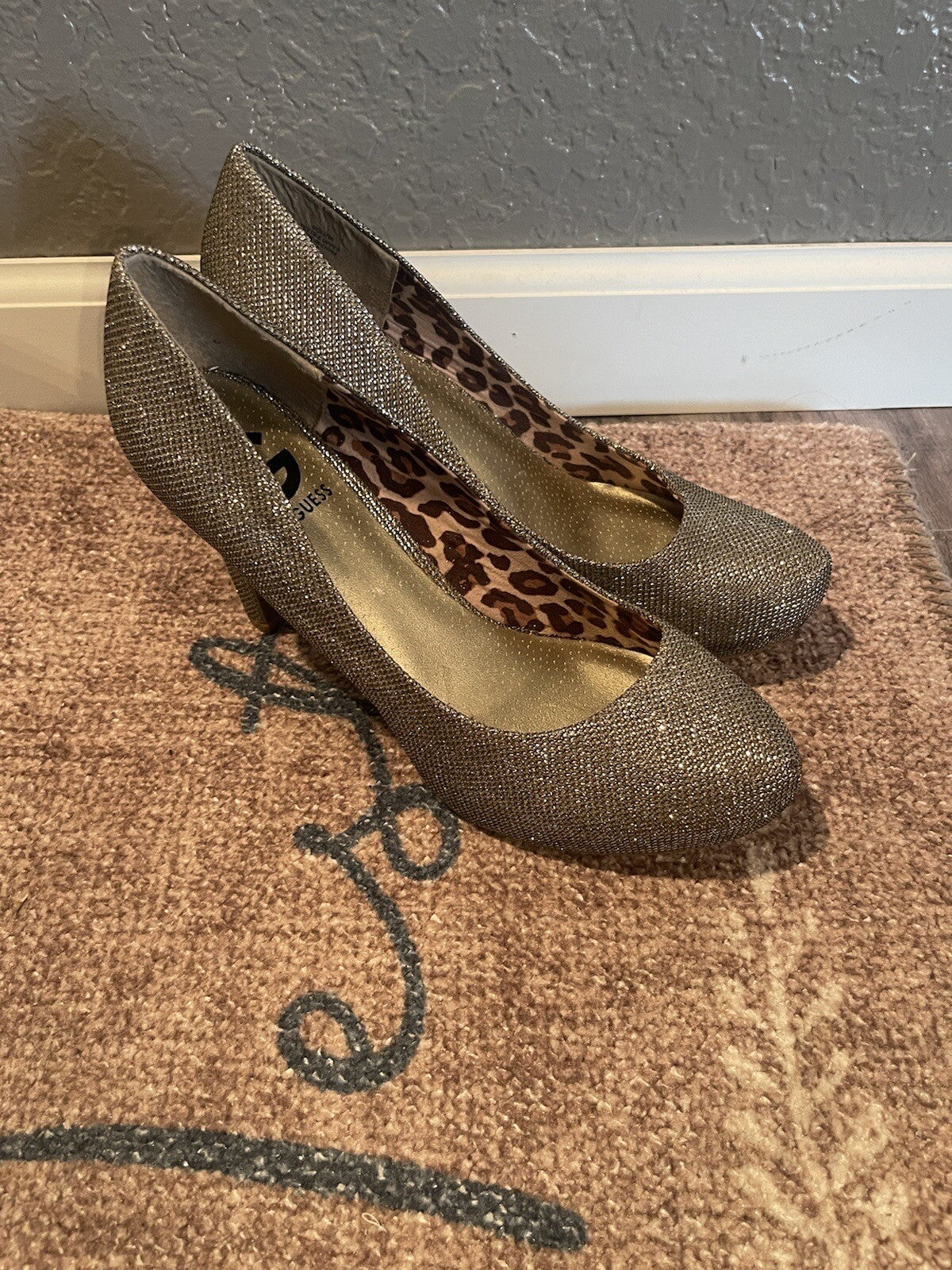Guess pump heels size 8 silver sparkle new