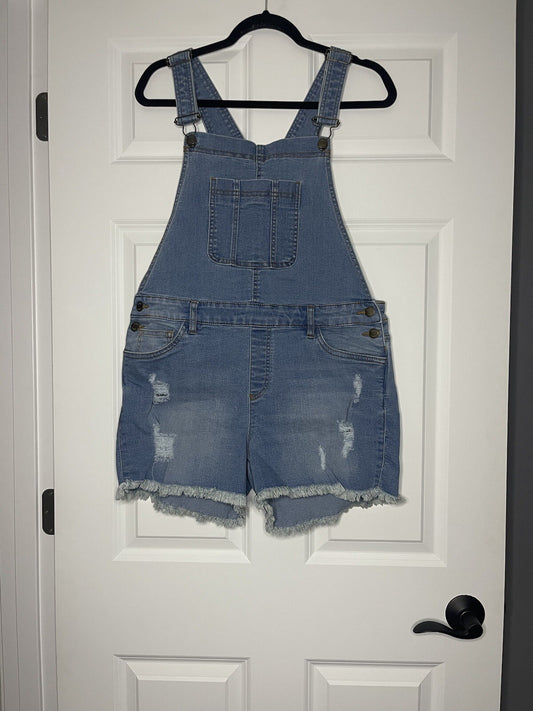 Venus overall shorts size 8 light wash 