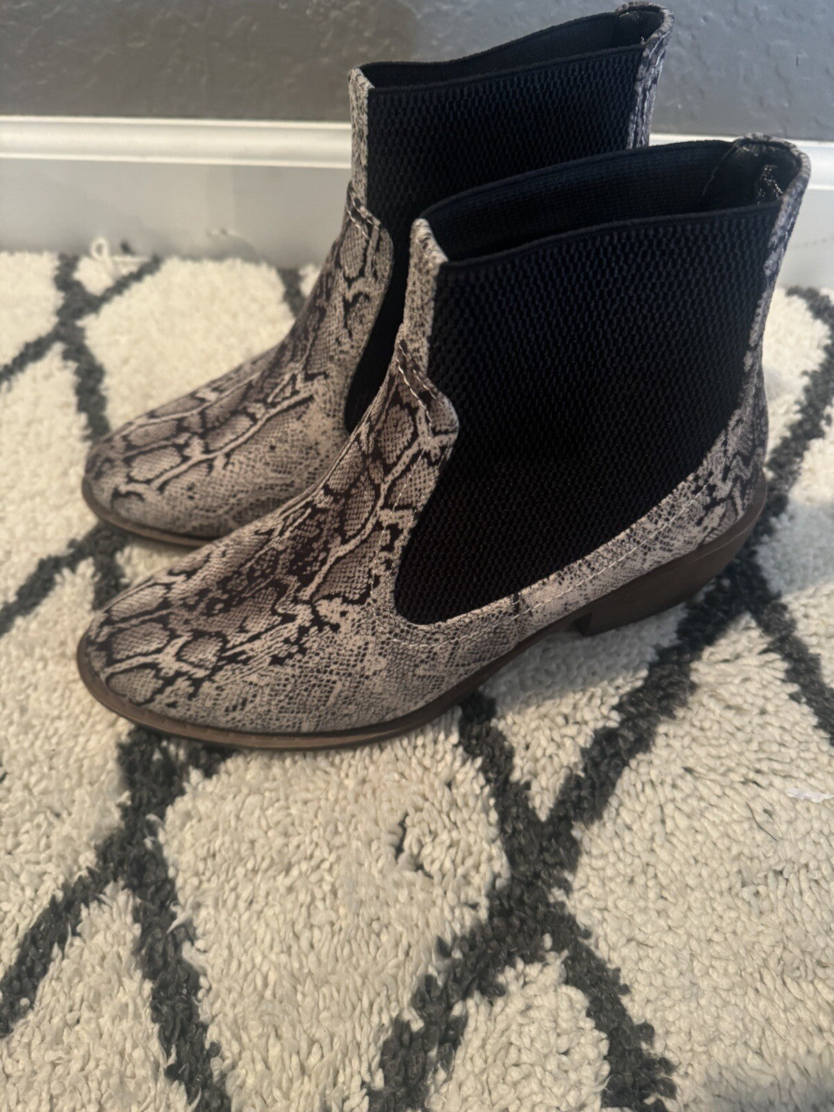 Boutique By Corkys Black Brown Snakeskin Print Booties Size 8 Super Soft Materia