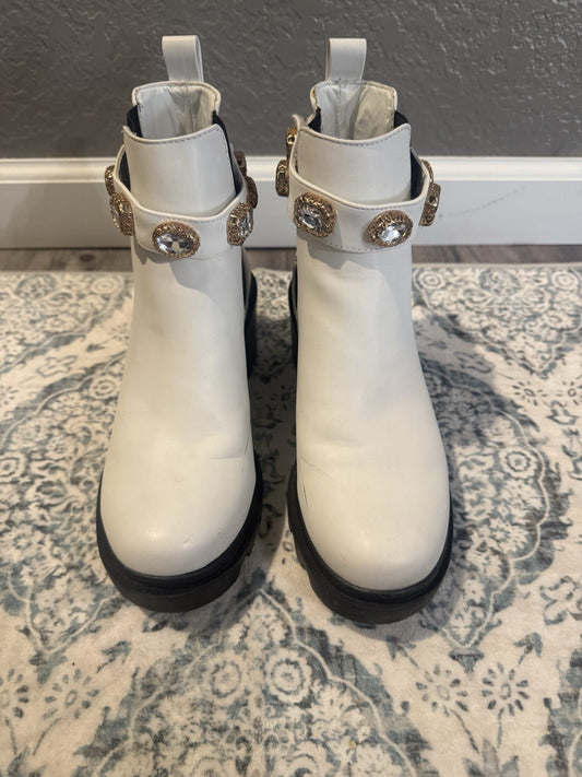 Steve Madden Boots Size 7.5 White With Gold Beading Some Markings As Shown On In