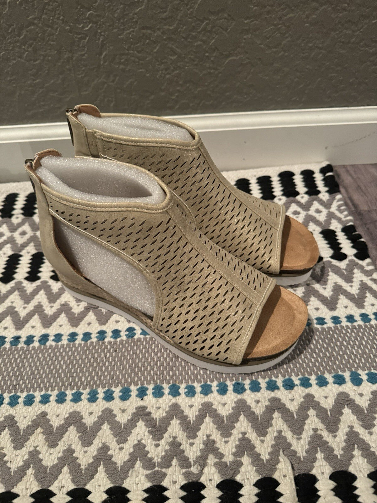 Corkys Sandals Size 9 Gold Sparkle Brand New 