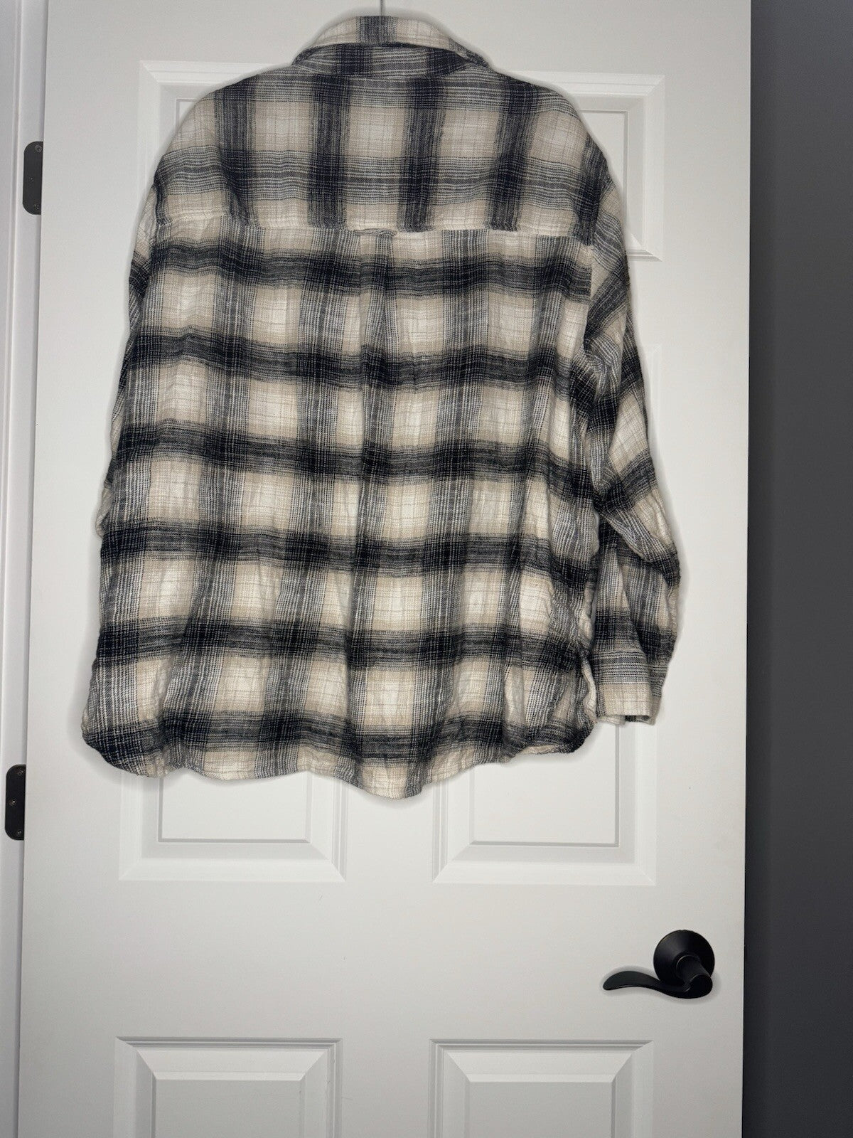 American Eagle Button Up Top Black Beige White Plaid 