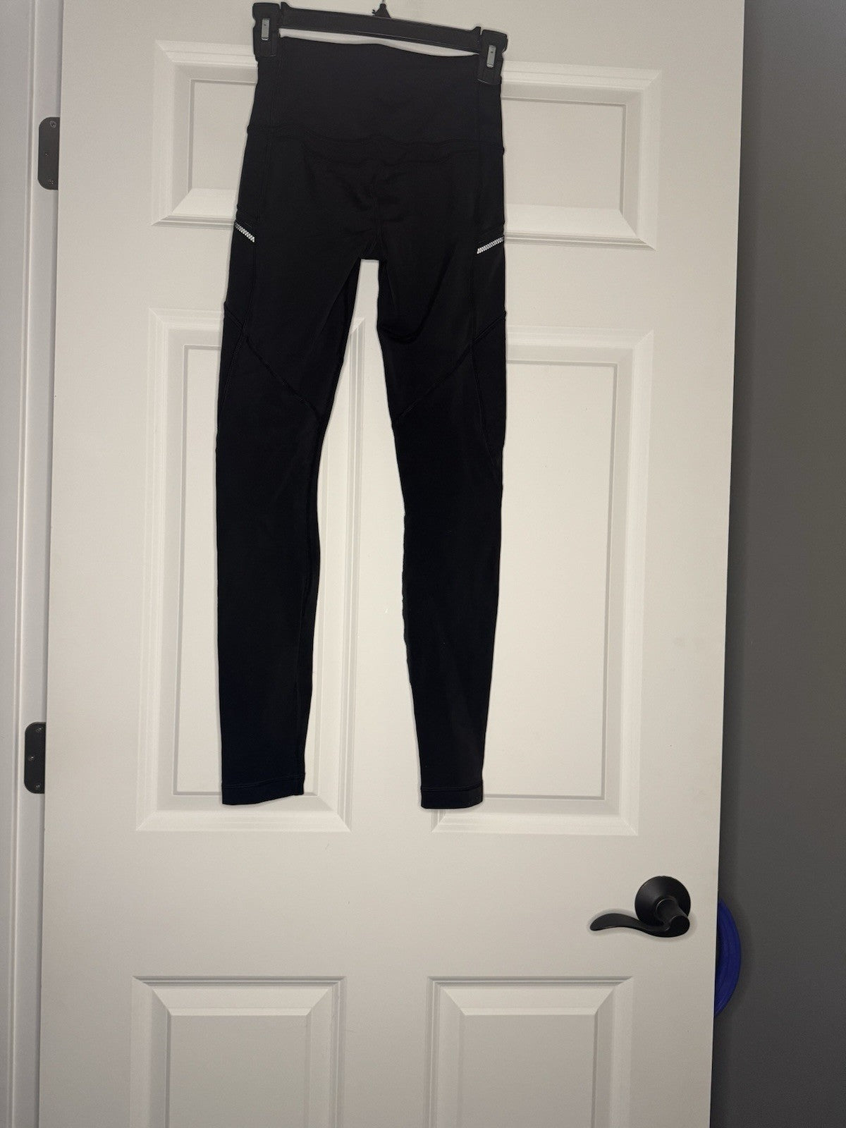 Lululemon Black Leggings With Zipper Pockets On Sides Size 2