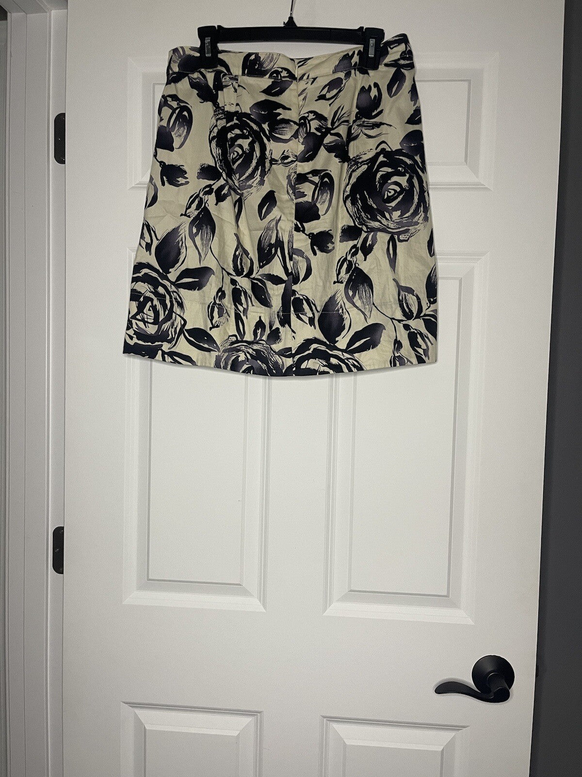 Cabi Skirt Size 6 Ivory Black Violet Floral W Pockets