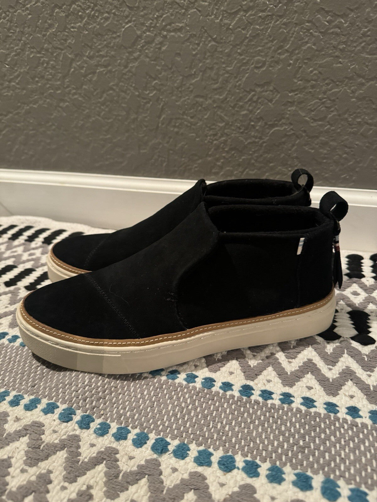 Tom’s Size 9 Loafers Black In Excellent Condition 