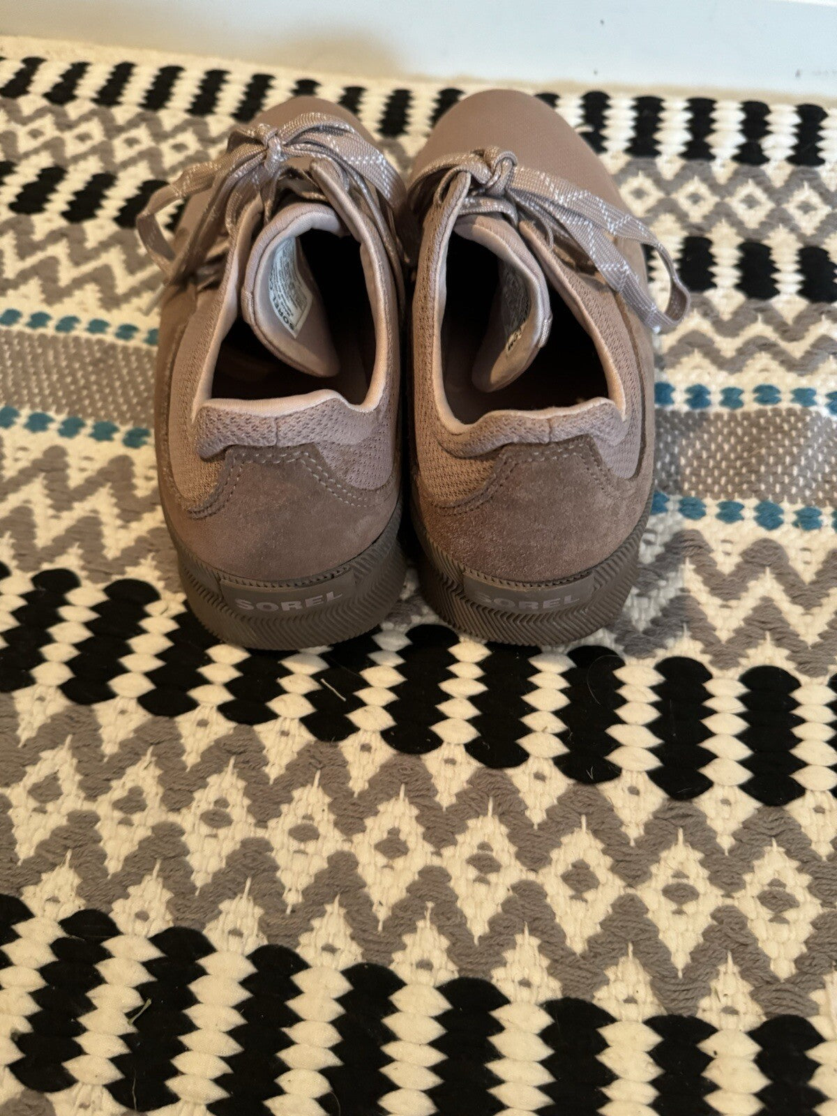 Sorel Sneaker Mauve Size 10.5 Waterproof In Excellent Condition 