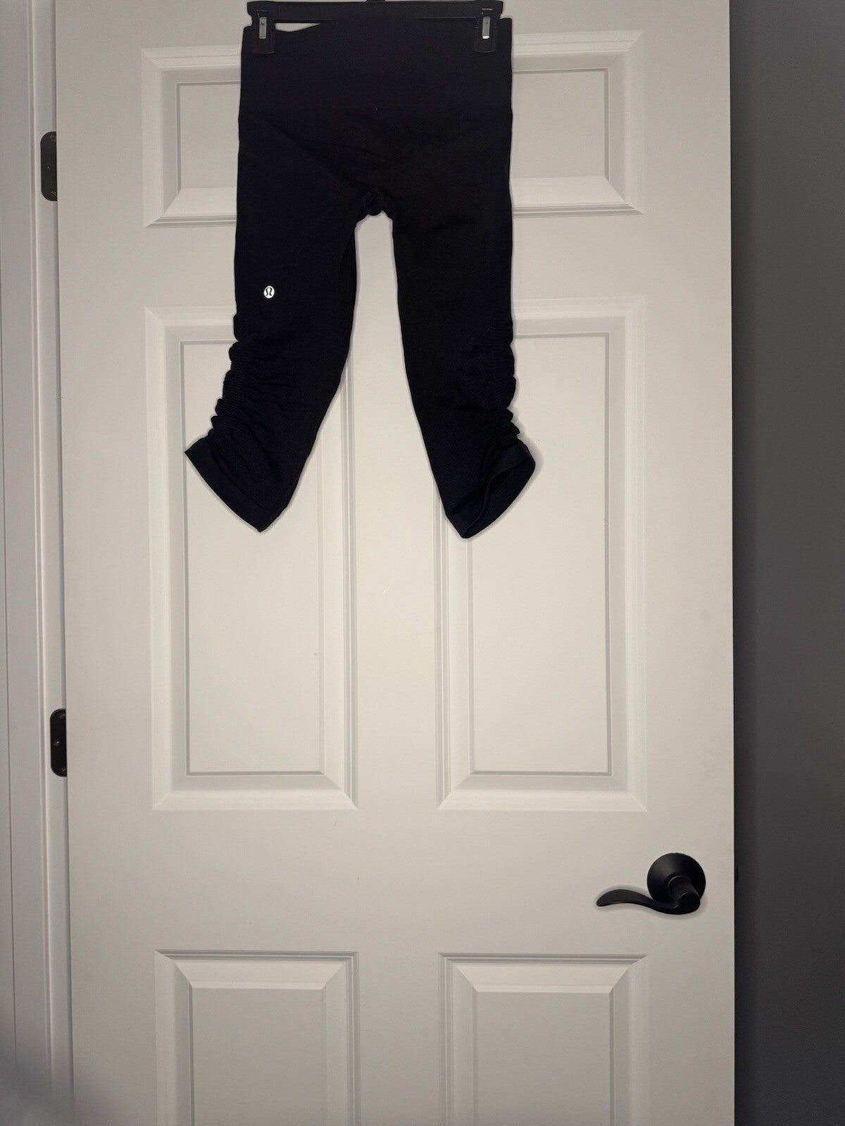 Lululemon Cropped Leggings Size 4 Cinching On Side Black 