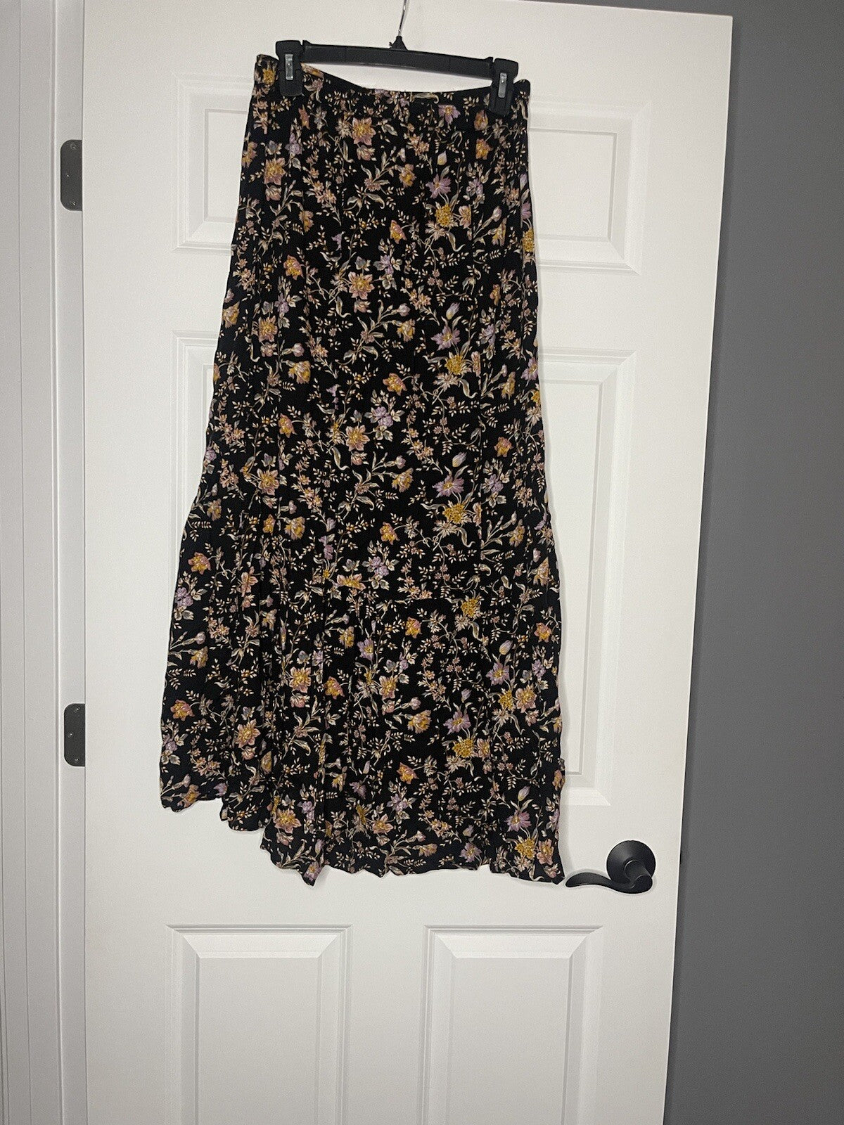 American Eagle skirt size 10 black with multi floral slit in front 