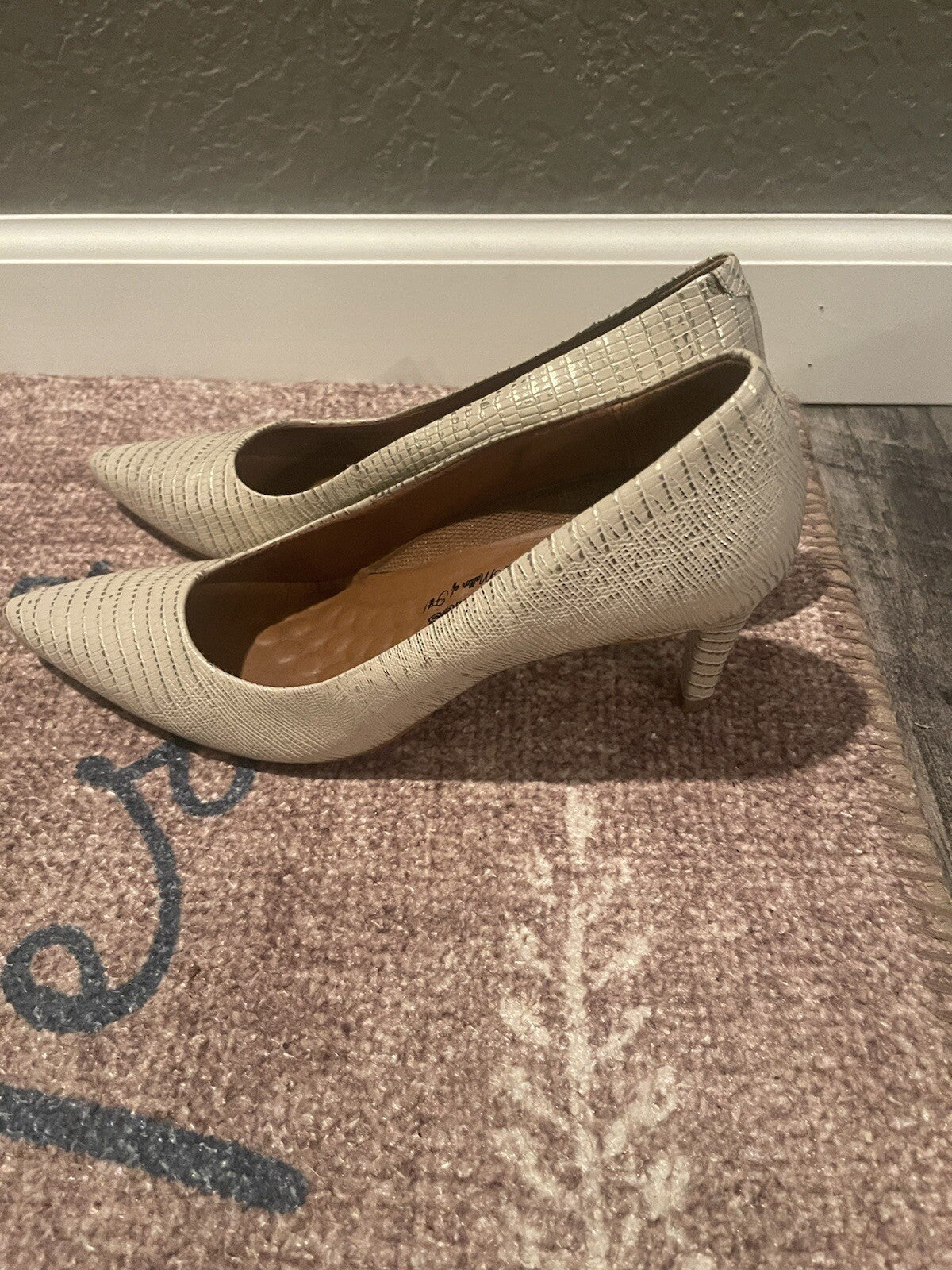 Walking cradles heels beige and gold size 7 