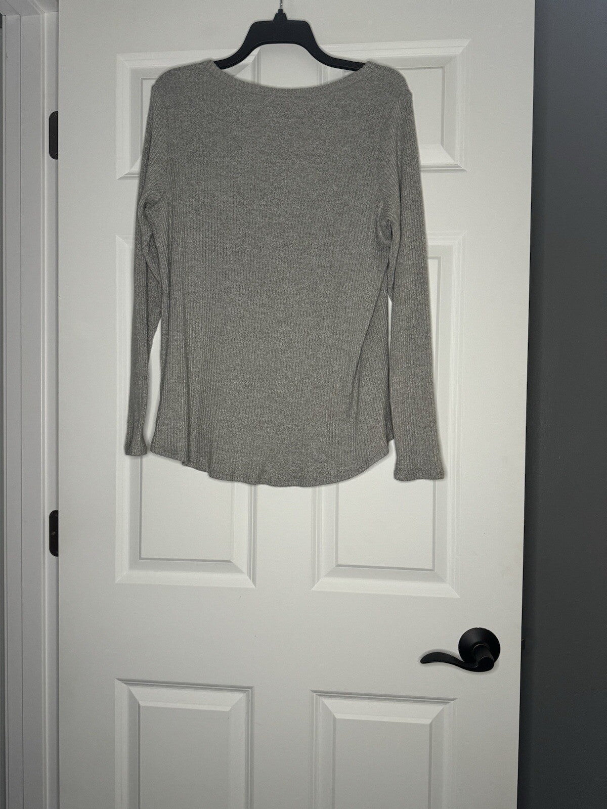 American Eagle Long Sleeve V Neck Gray Large Super Soft