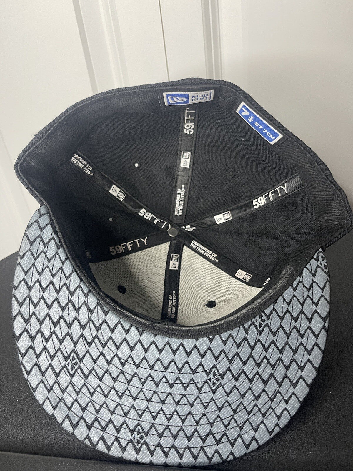 New Era 59fifty Krooked hat 7 1/4 black gray gold NWT 