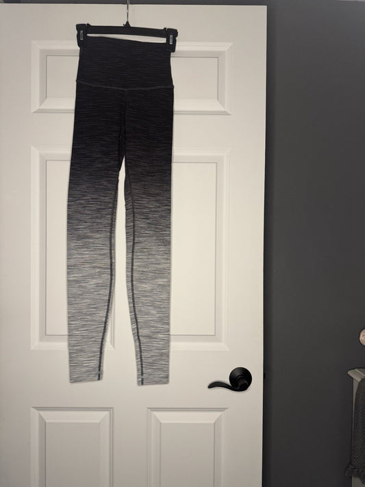 Lululemon Full Length Leggings Size 4 Black And White Excellent Condition