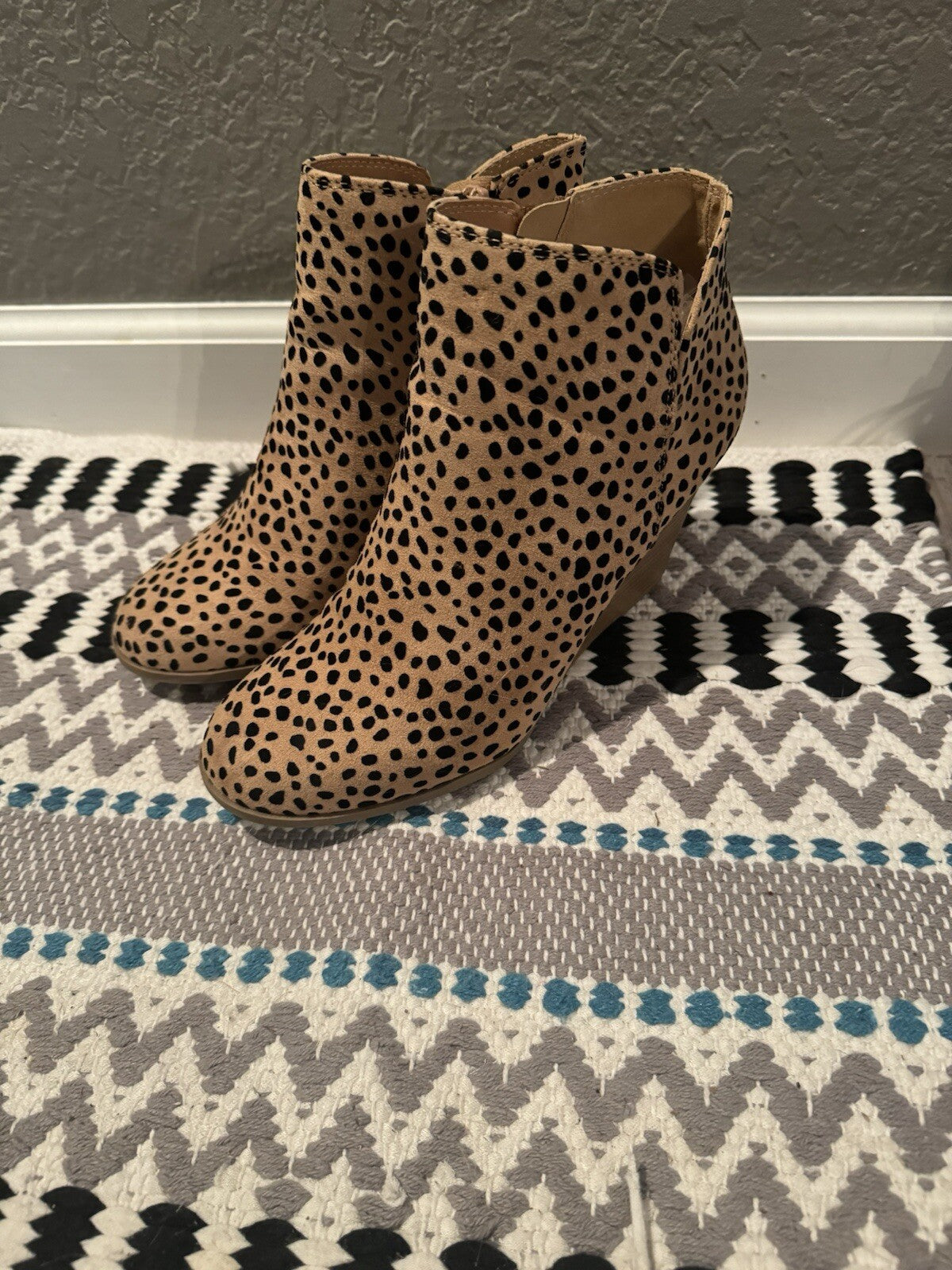 Soda Cheetah Brown Black Booties Size 9 