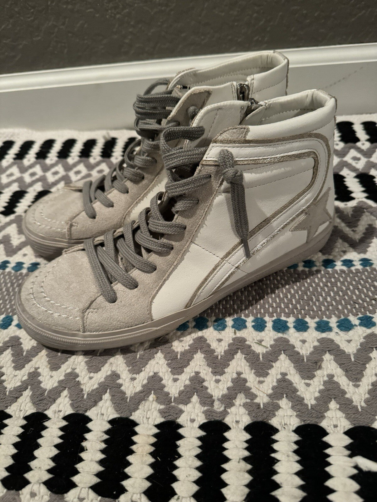 Shu Shop Sneakers Size 8 White Beige Gold In Excellent Condition 
