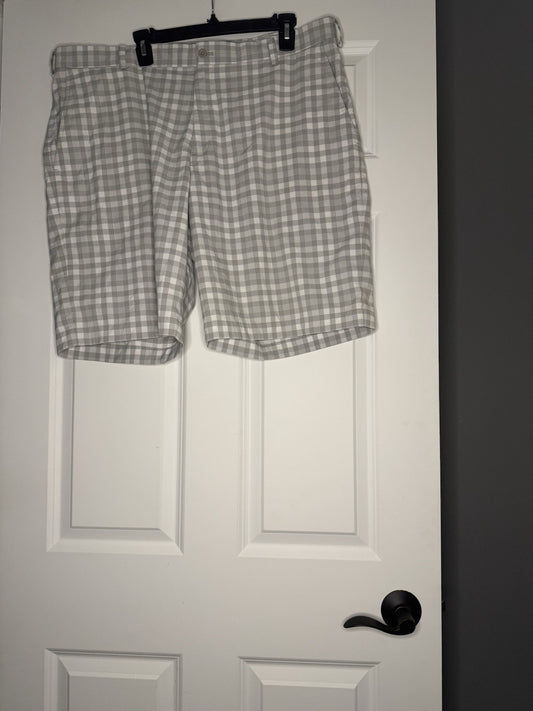 Nike Golf Size 40 Men’s Shorts White Grey Checkered 