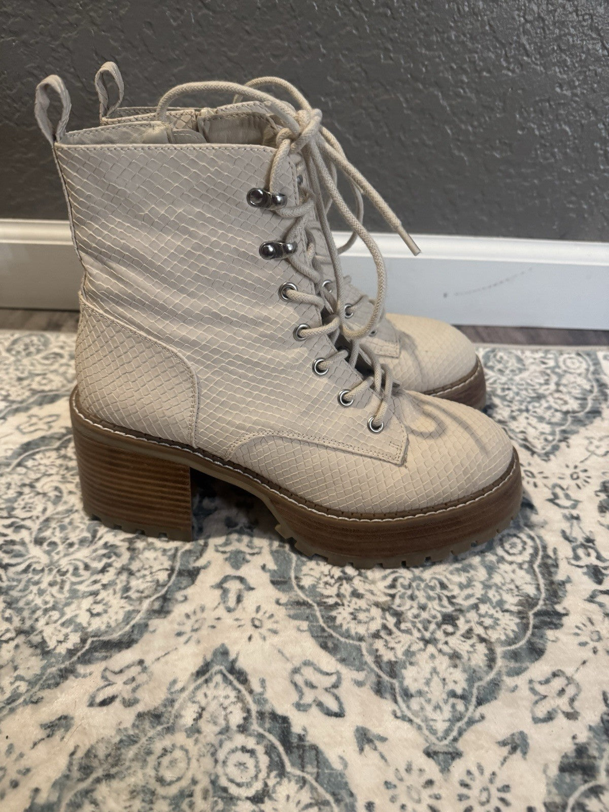 Mia Boots With Heel Size 7.5 Cream In Great Condition 