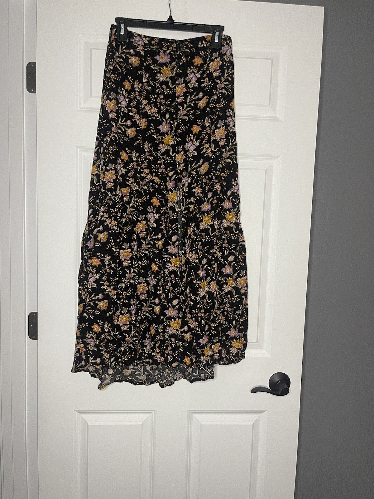 American Eagle skirt size 10 black with multi floral slit in front 