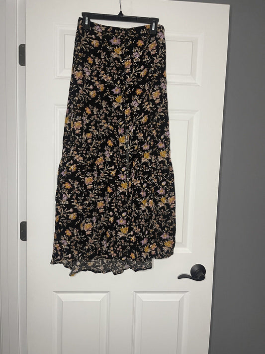 American Eagle skirt size 10 black with multi floral slit in front 