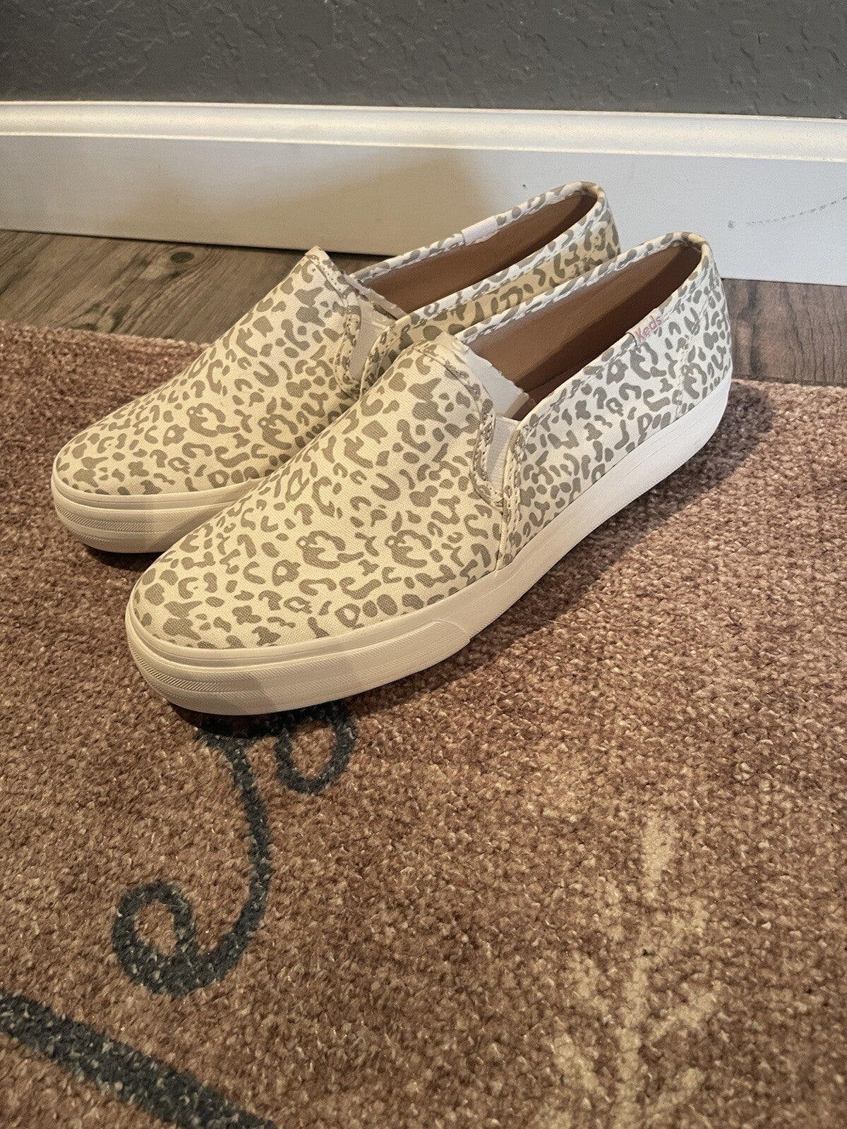 Keds Loafers Size 9 Cream Gray Animal Print New