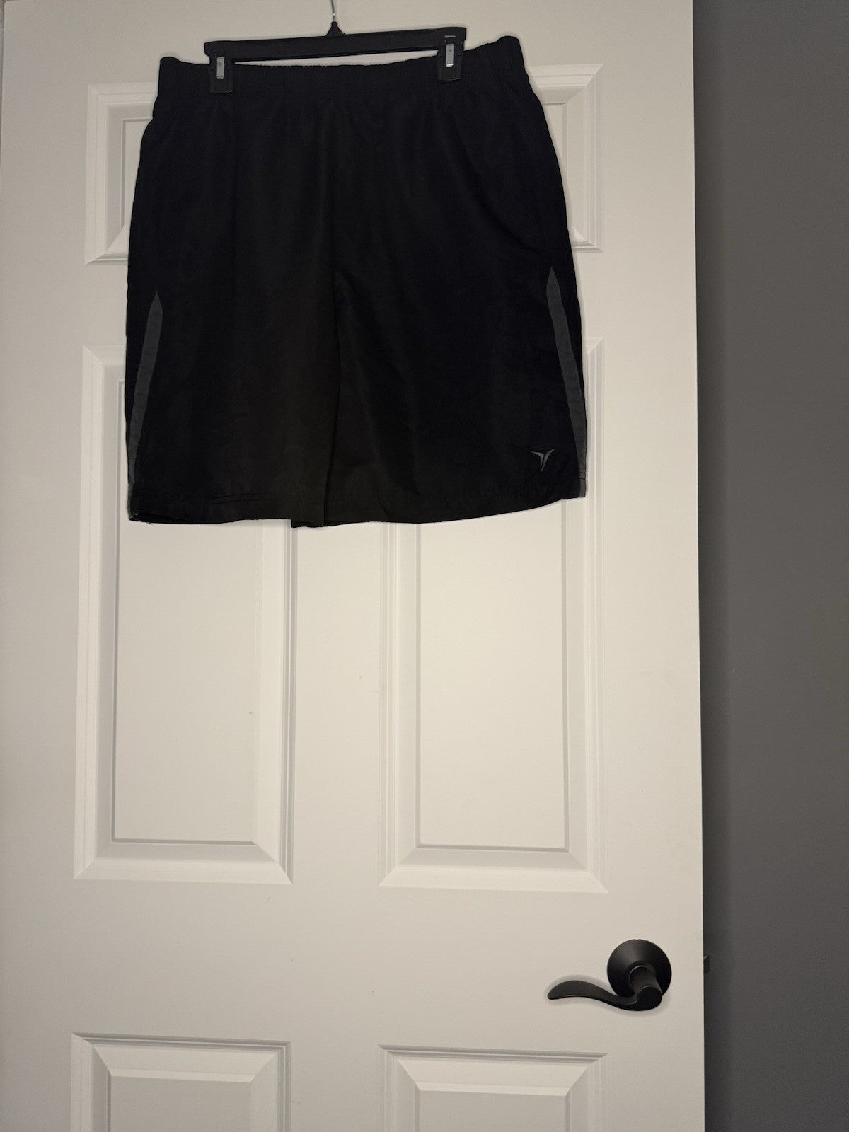 Old Navy Active Men’s Shorts Large  Black W Gray Quick Dry Nwt