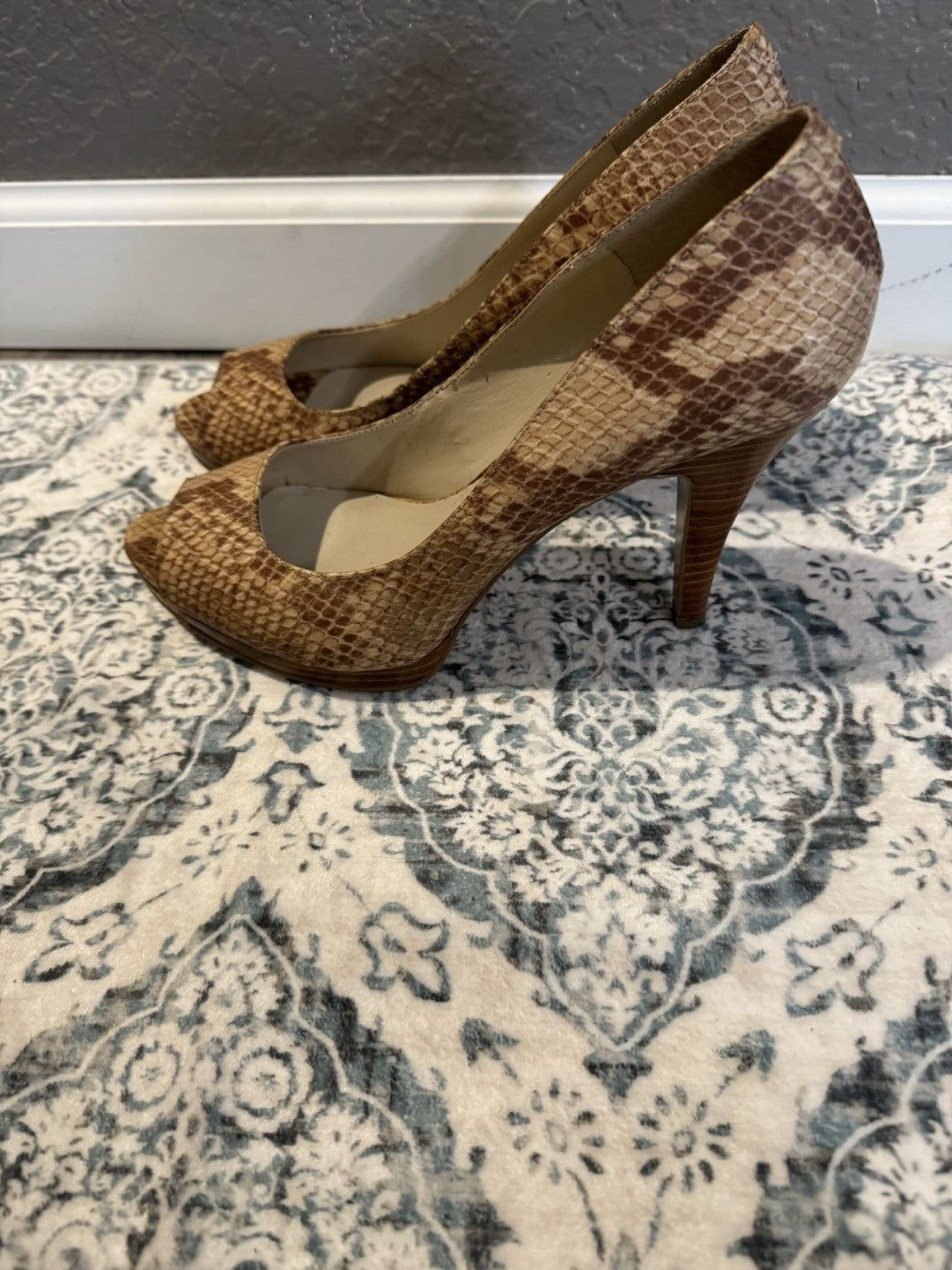 Nine West Snakeskin Peep Toe Pumps Brown Taupe 9