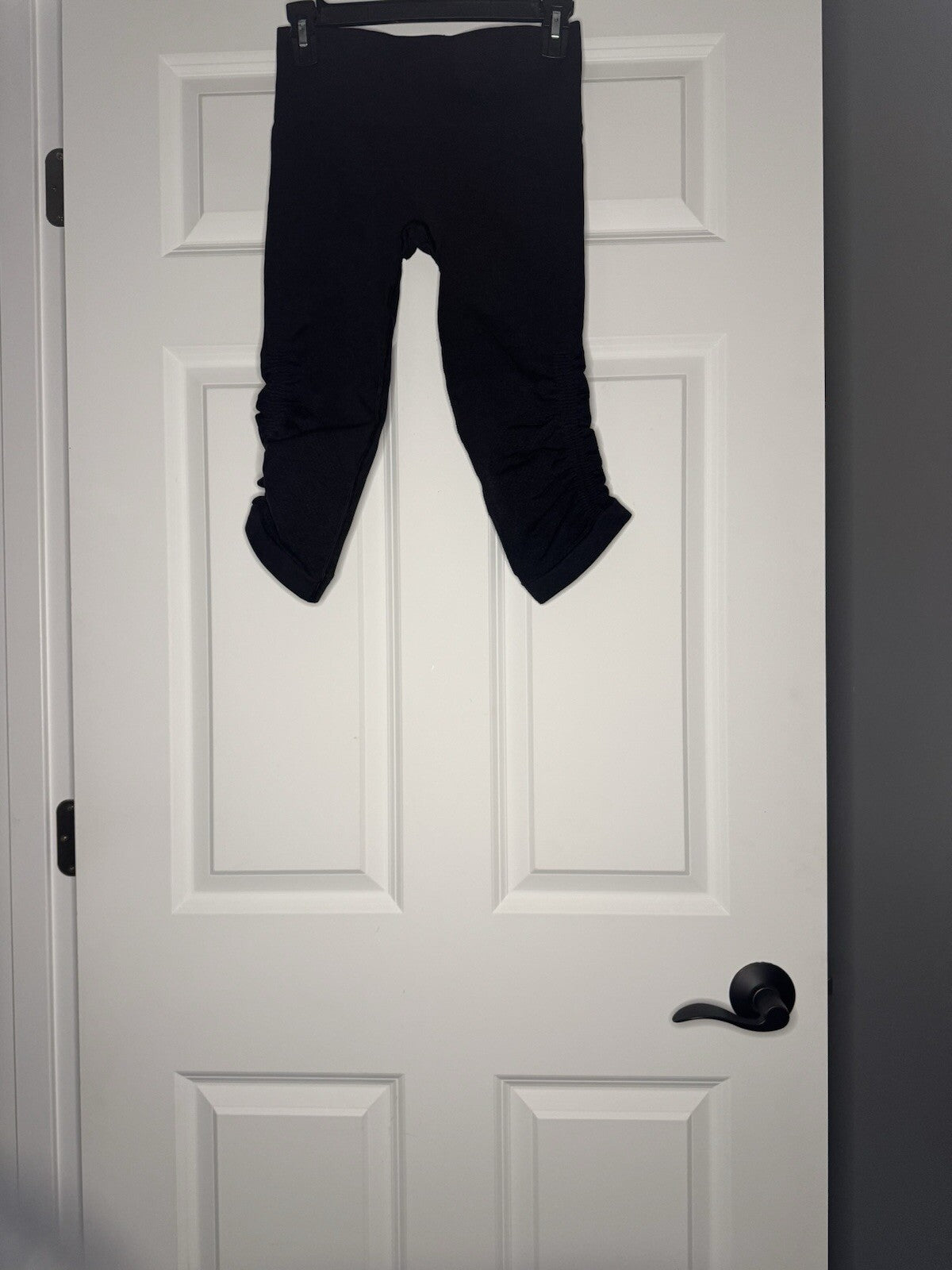 Lululemon Cropped Leggings Size 4 Cinching On Side Black 