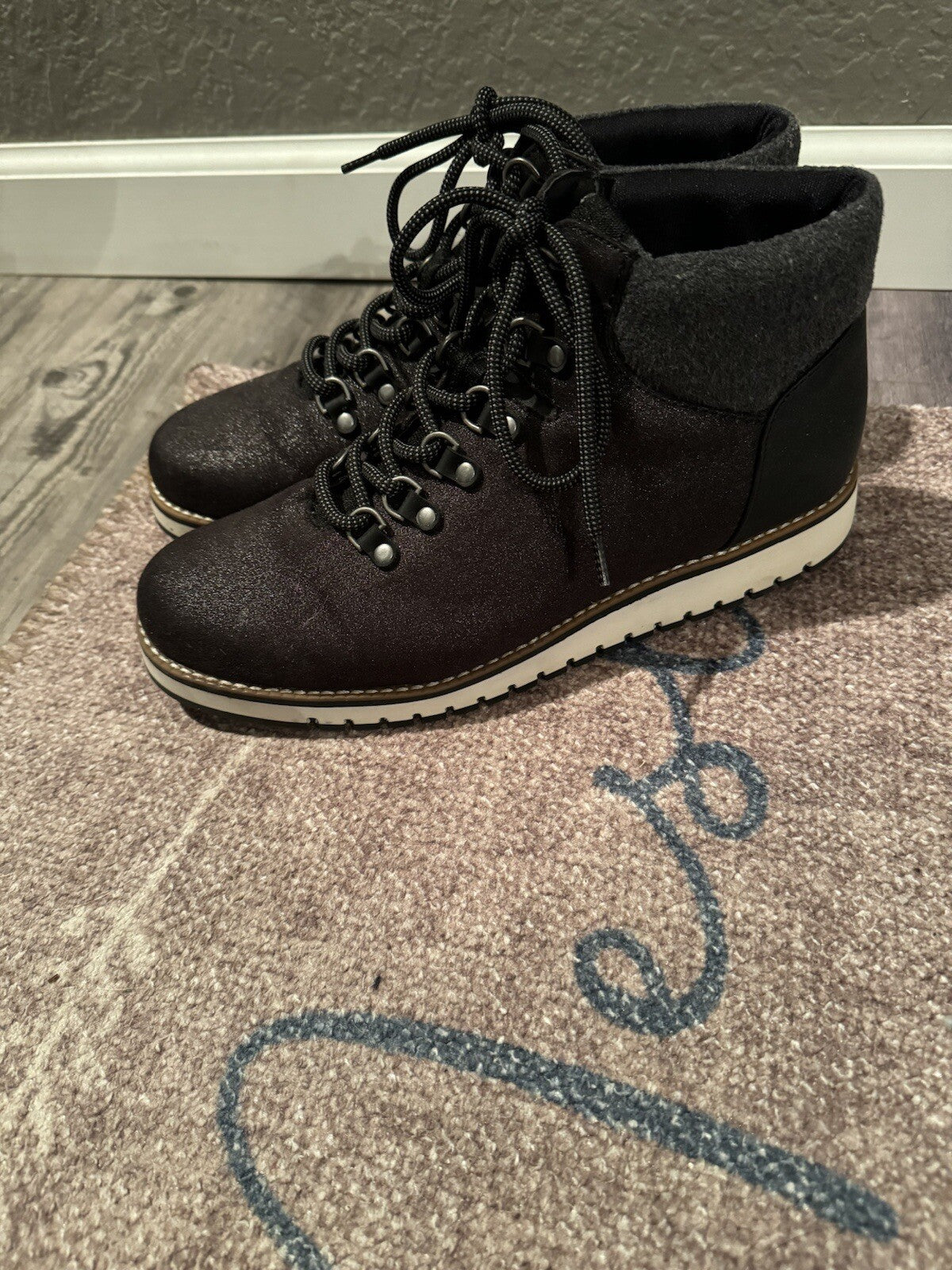 White Mountain Boots Size 10 Black Sparkly 