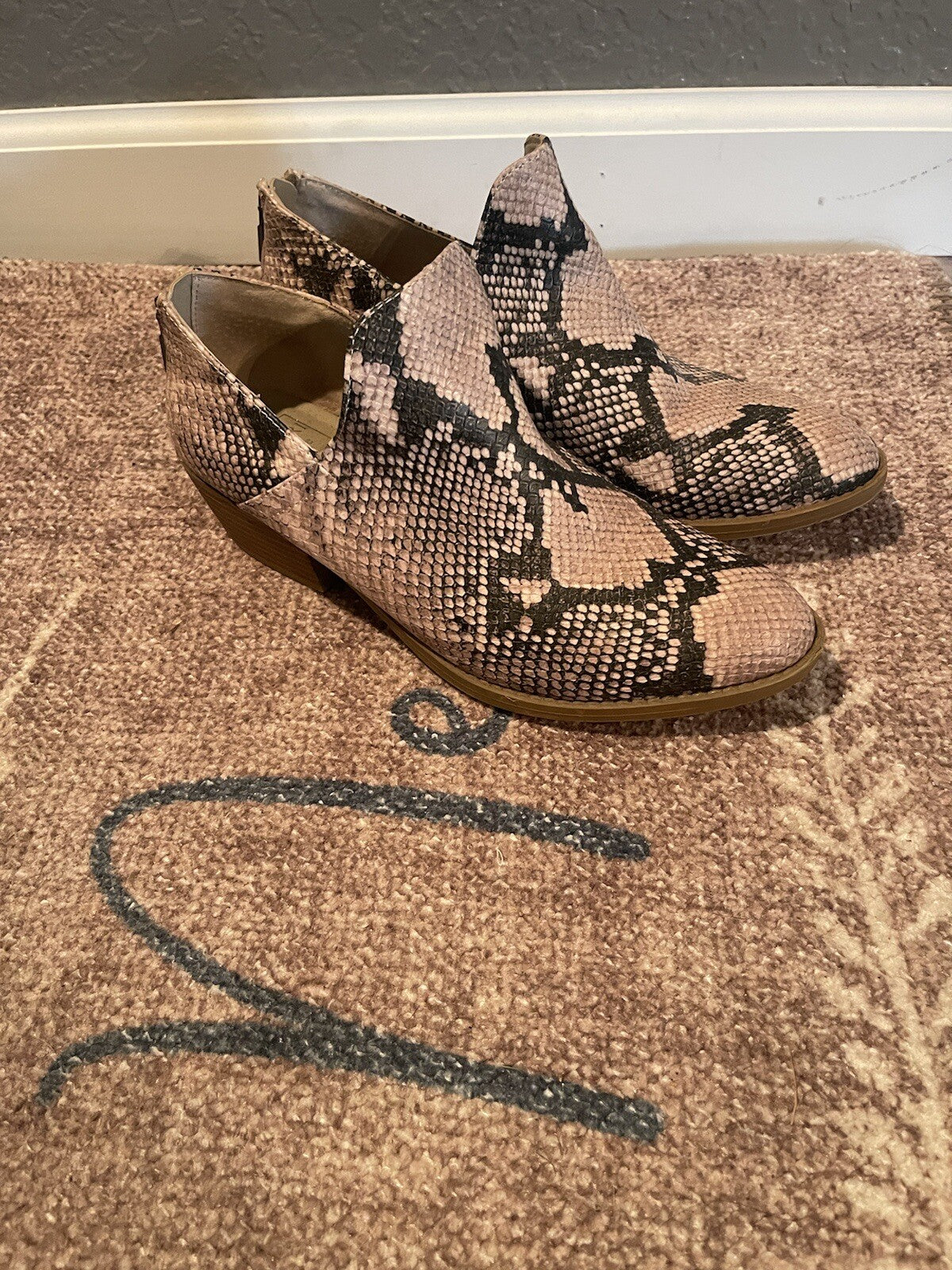 Kaari Blue booties 7.5 beige & brown snake skin