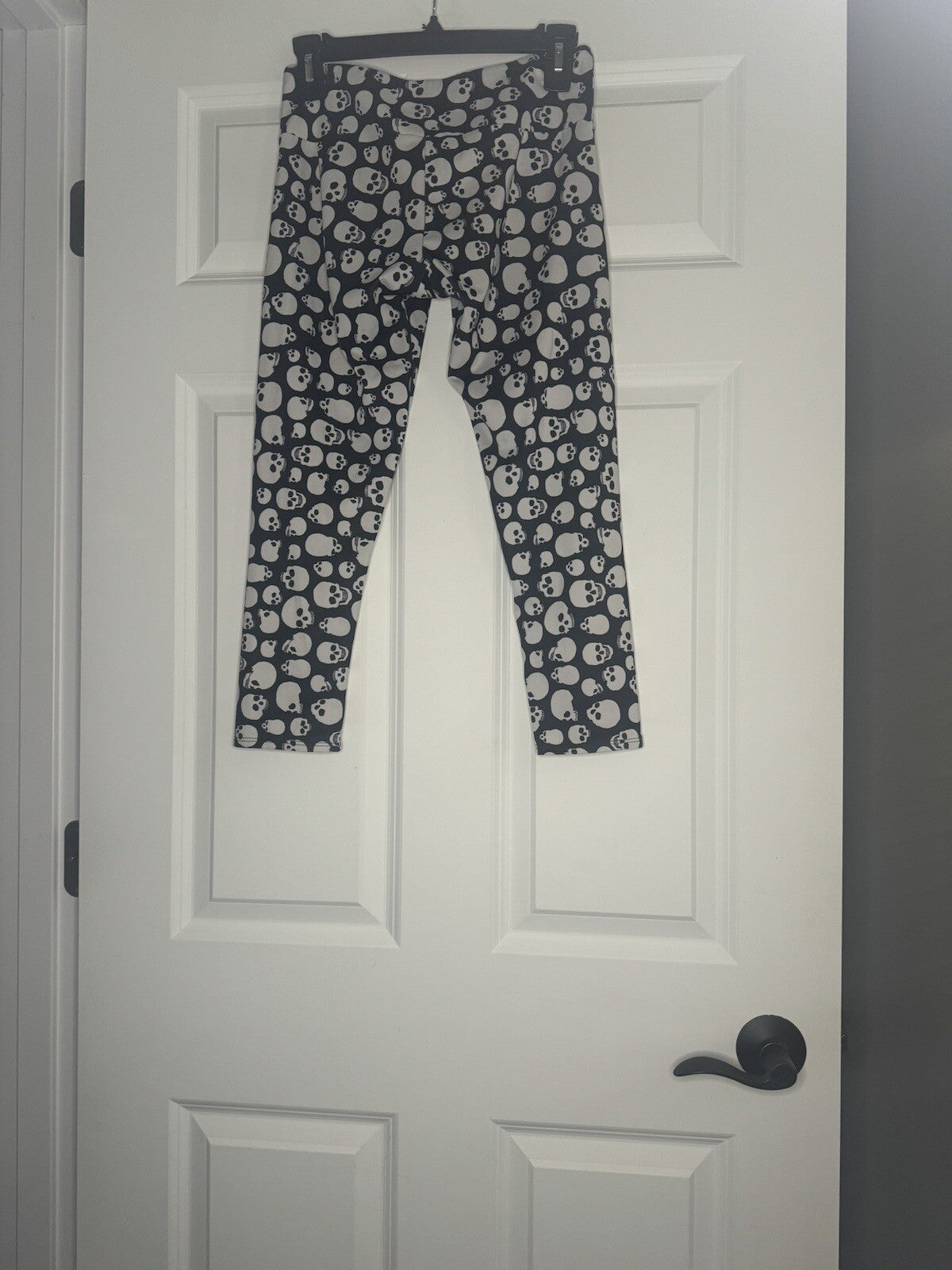 Onzie Capri Leggings Small/medium Black W Skull Print 