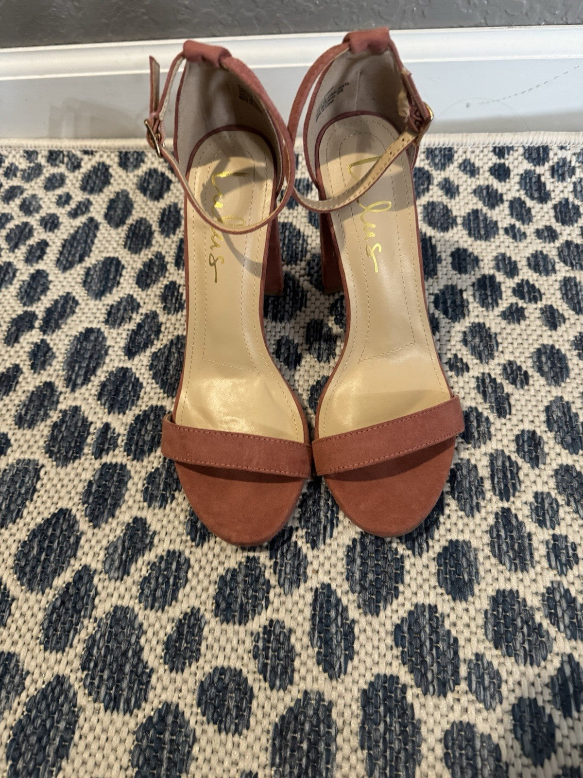 Lulus Heels Size 6.5 Dusty Mauve Velvety Material