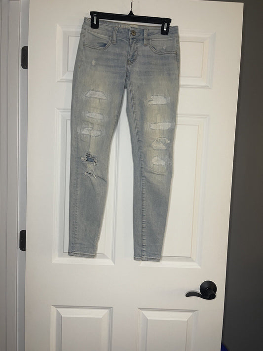 Anerican Eagle super stretch x super low jeggings 2 regular light wash w distres