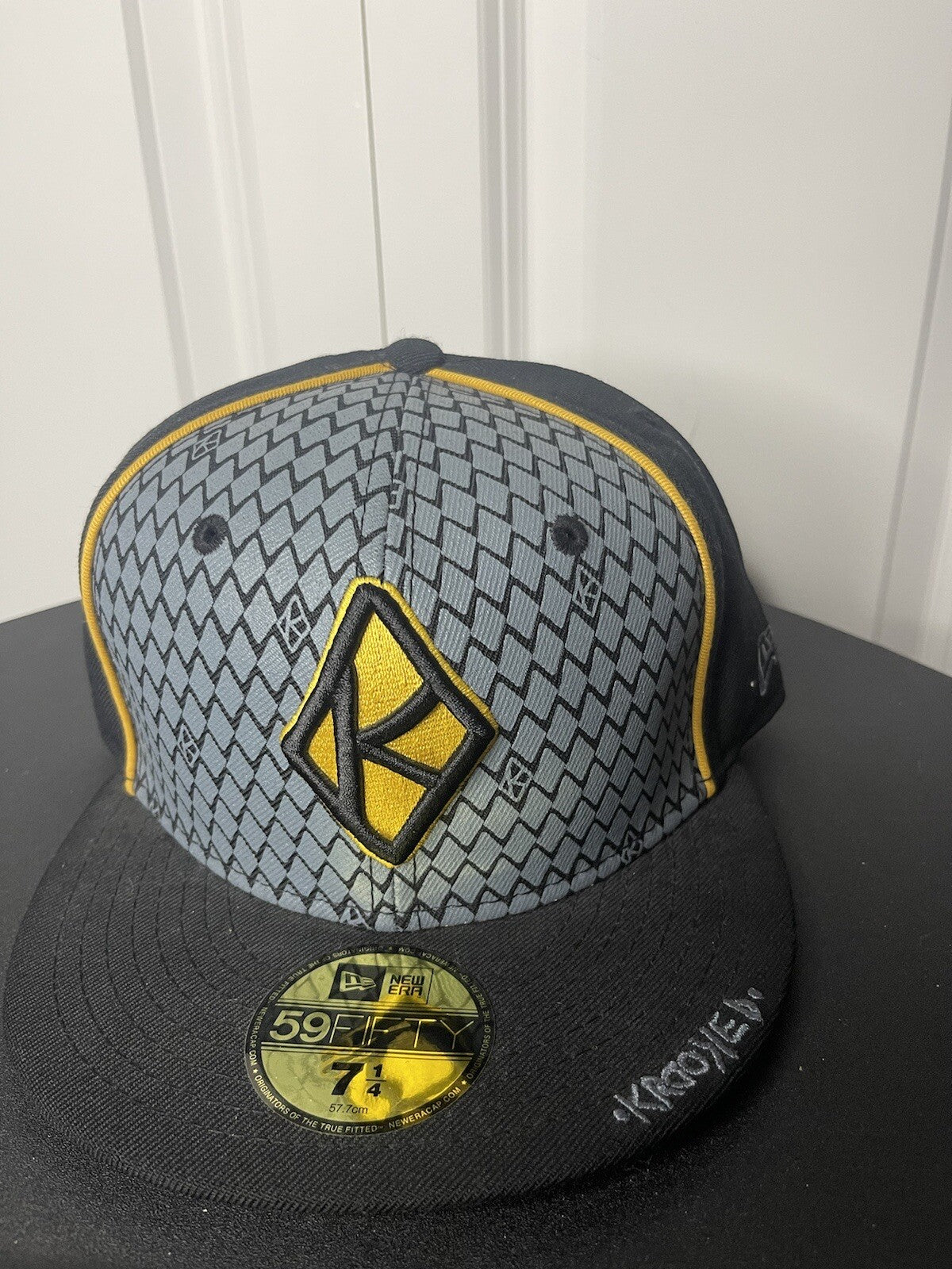 New Era 59fifty Krooked hat 7 1/4 black gray gold NWT 
