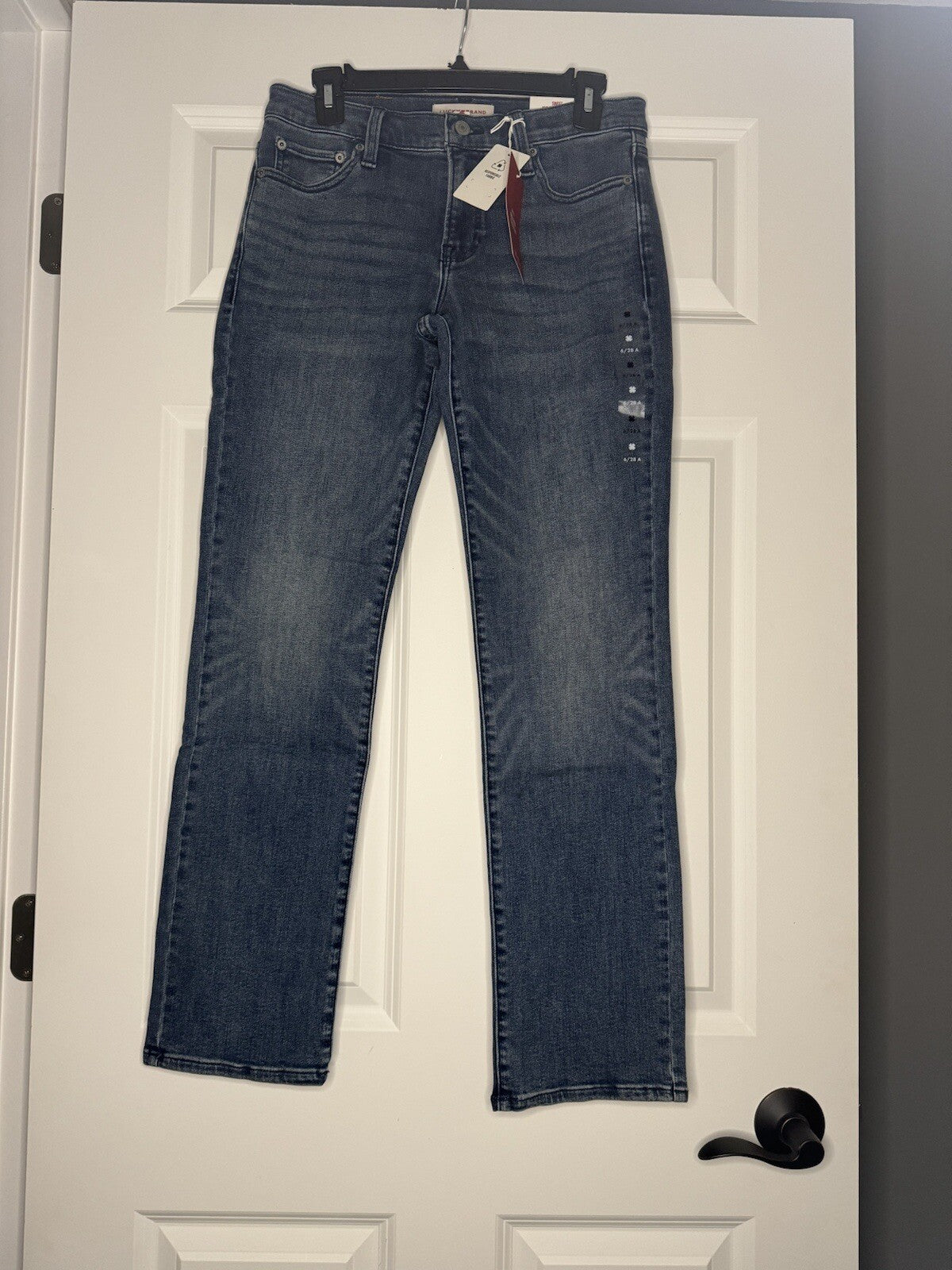 Lucky brand Sweet Midrise Straight Jeans 6/28 Nwt $99